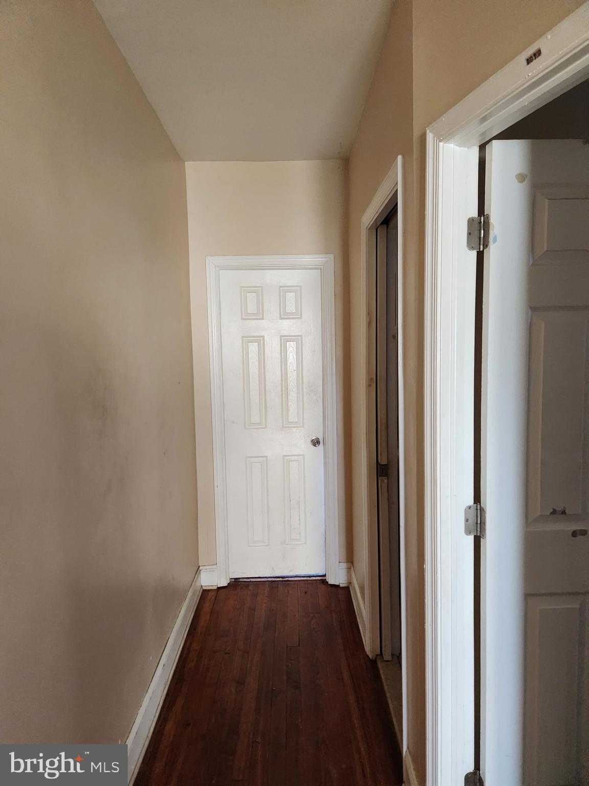 1933 W Pacific St photo 9