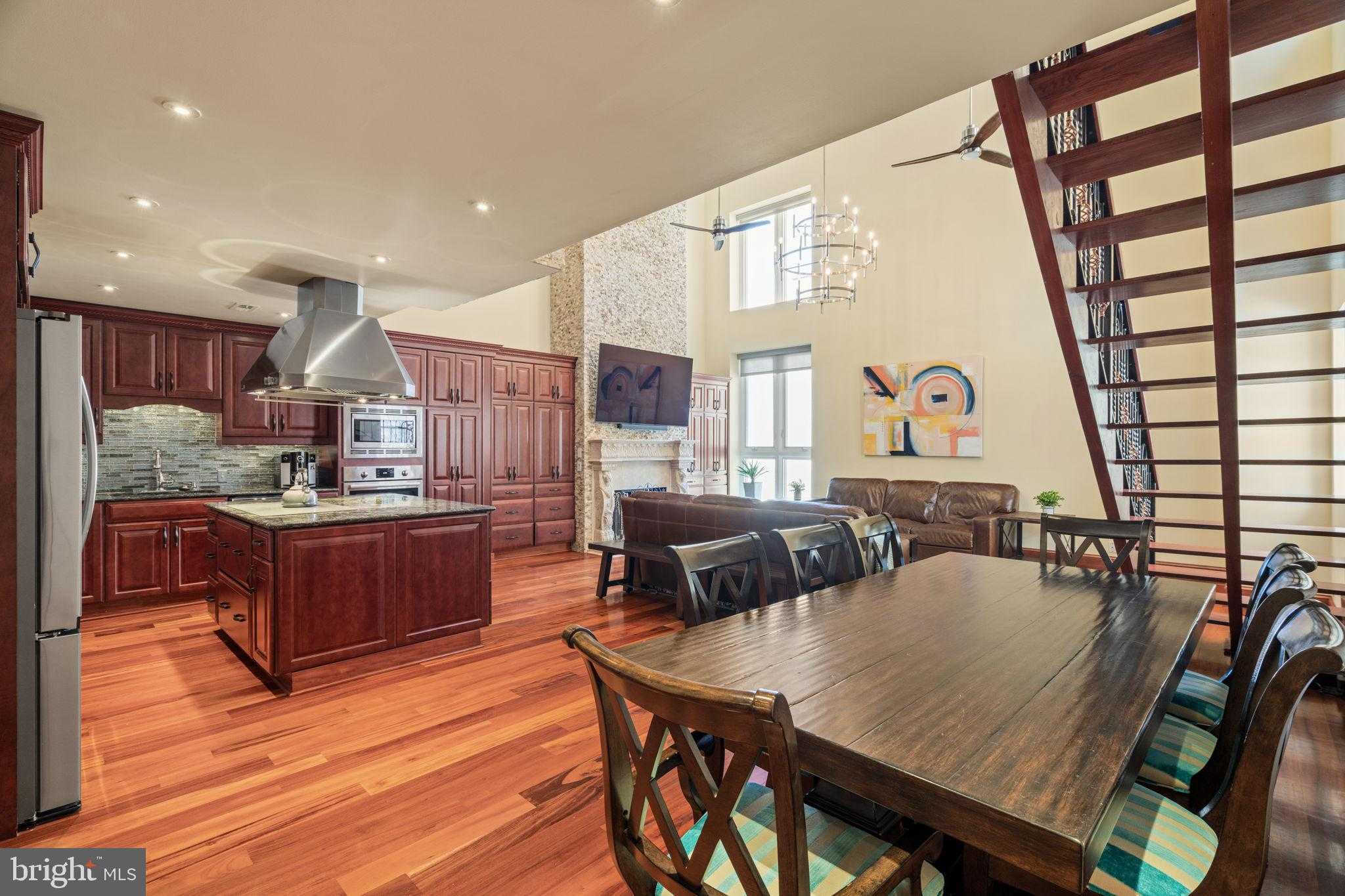 802 Locust St # 201 photo 2