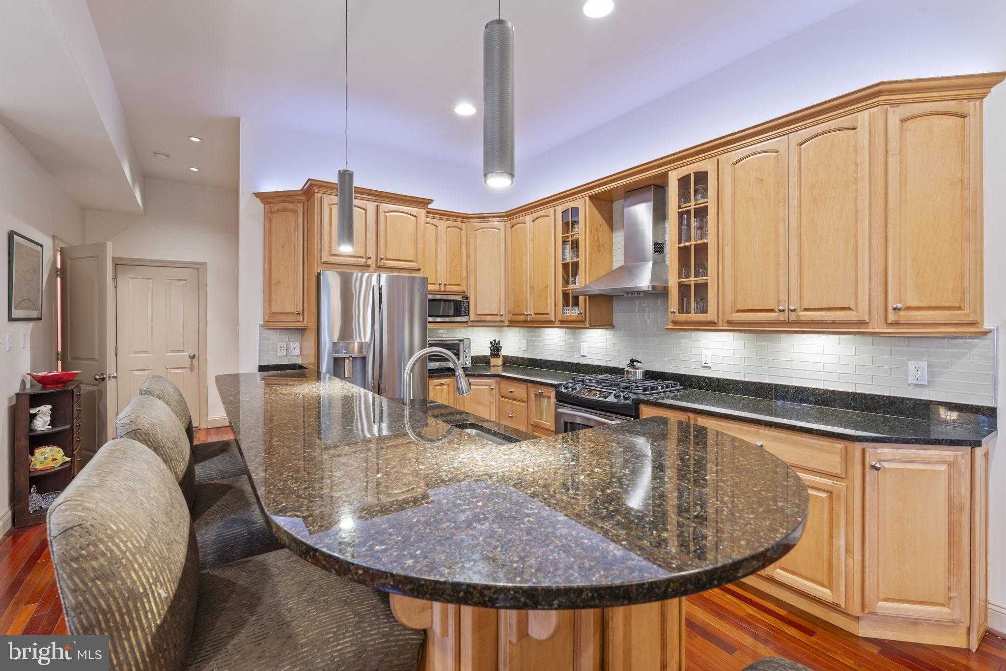 1101 S Clinton St photo 8