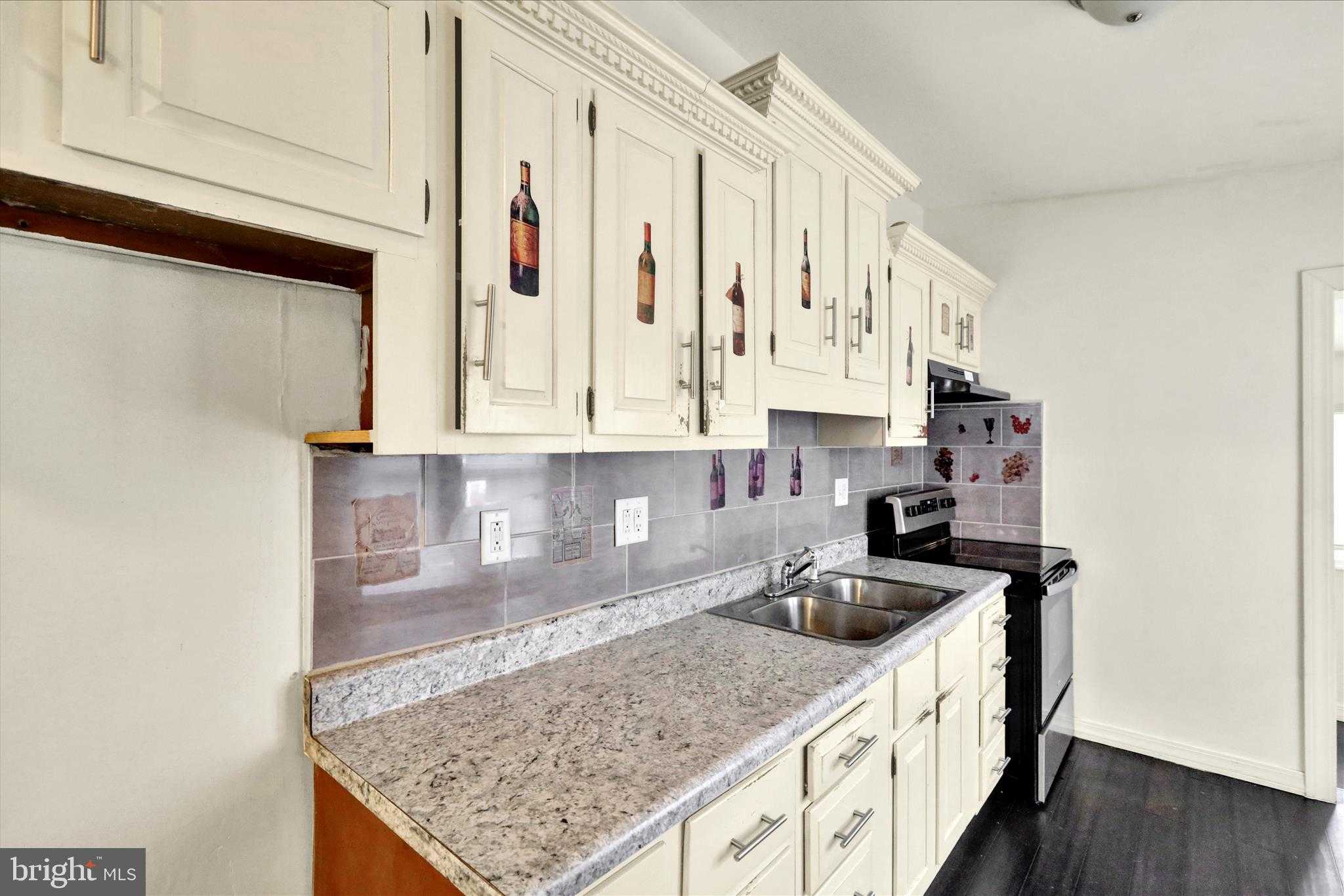 726 Locust St photo 9