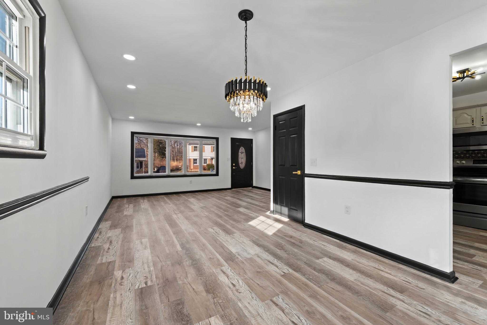 1907 Harewood Rd photo 7