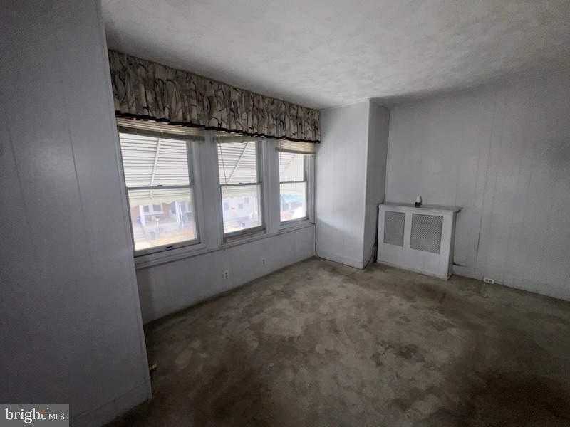 5737 N Woodstock St photo 7