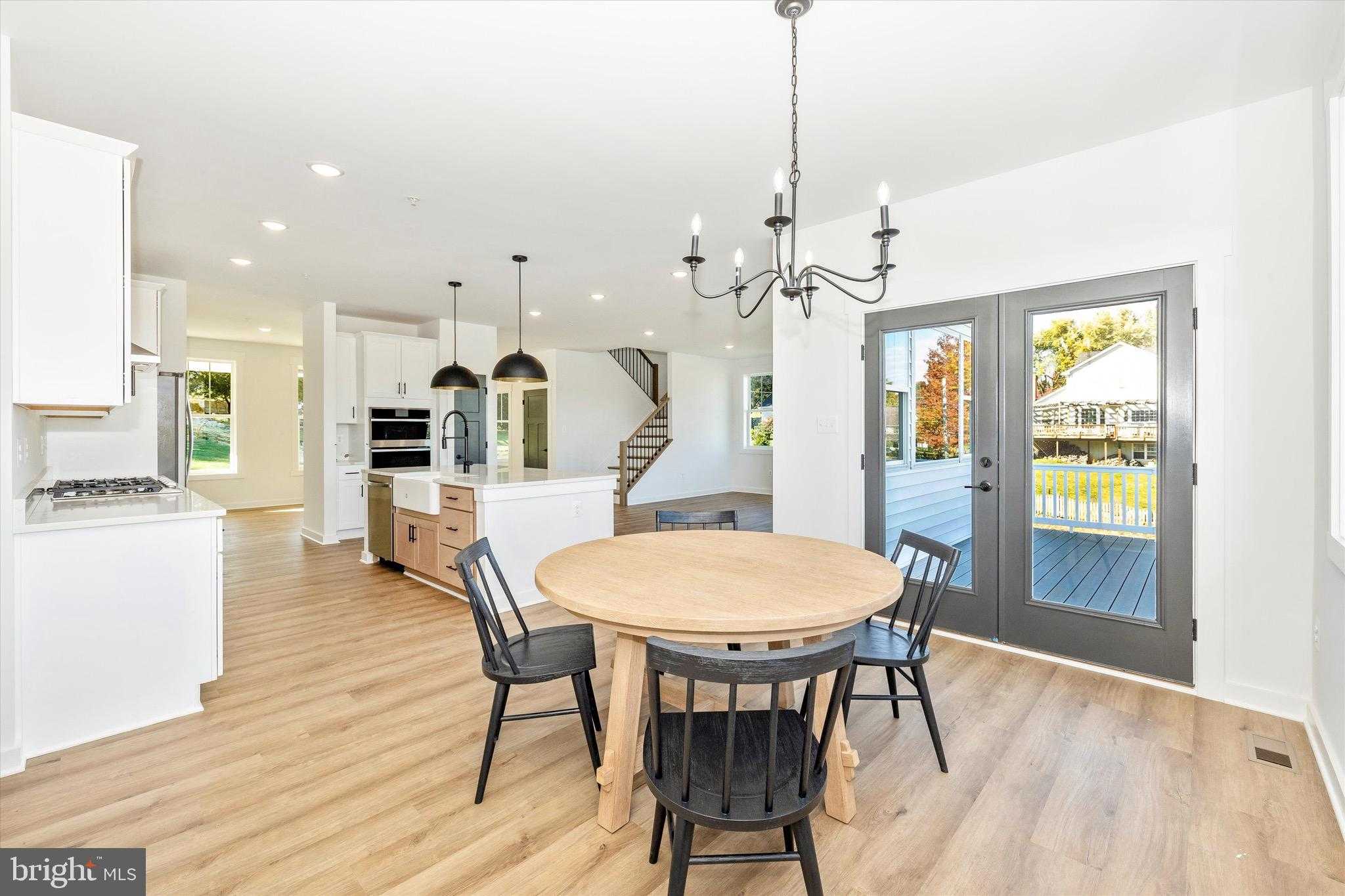 1383 Shannon Dr S photo 11