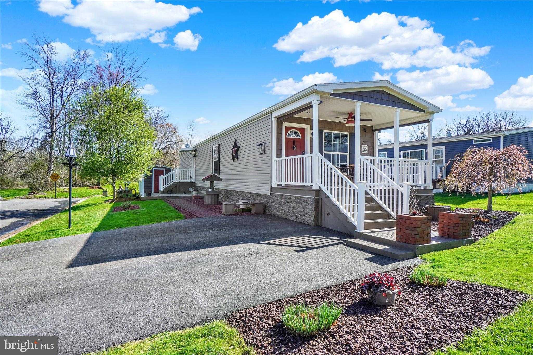 74 Chipawa Ave photo 18