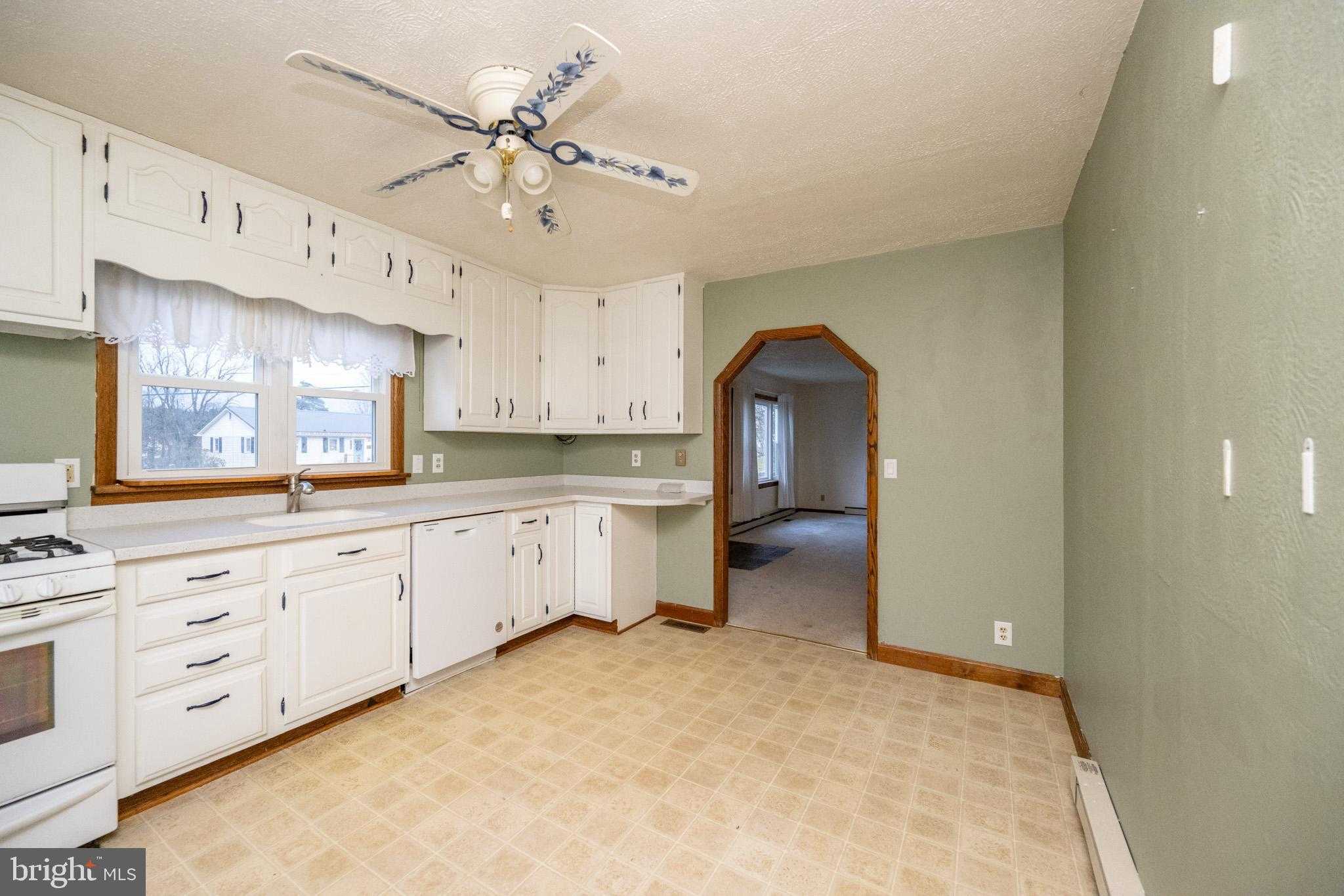 1021 E High St photo 16