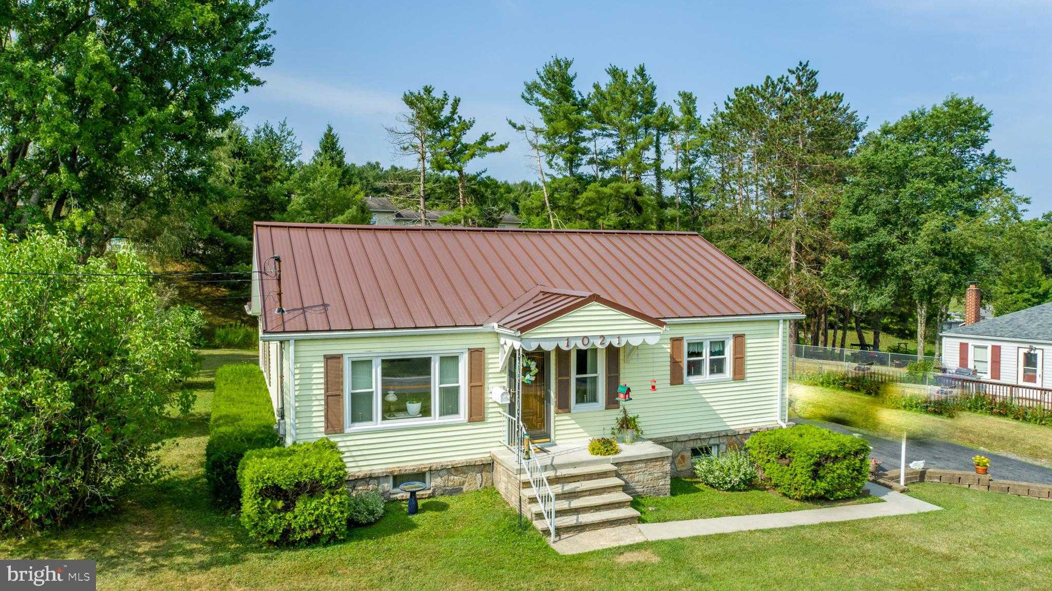 1021 E High St photo 7