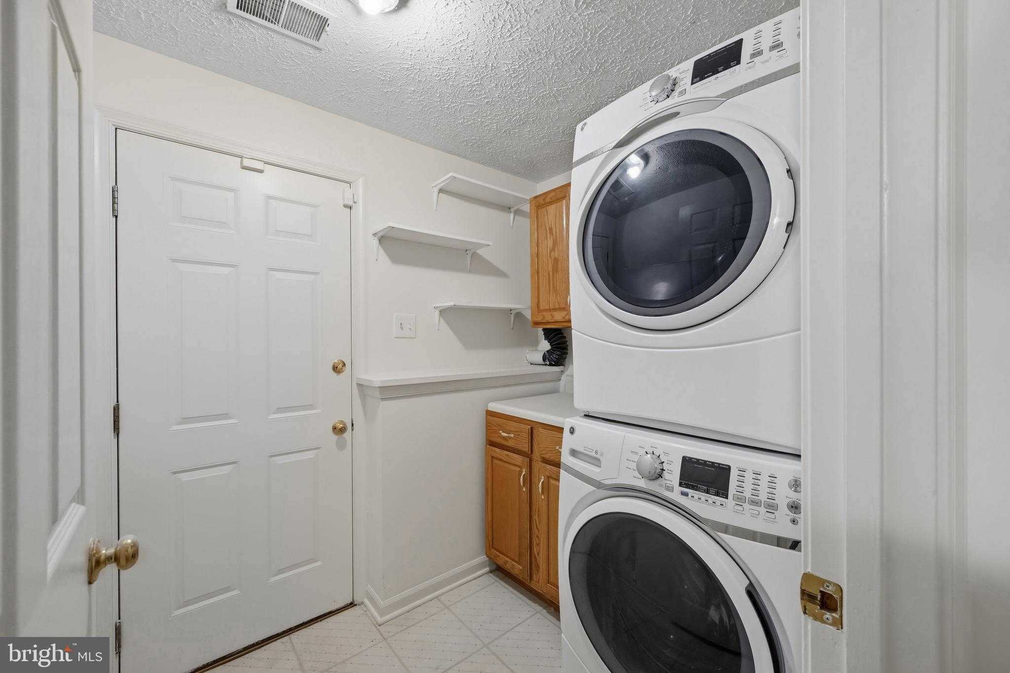 524 Yellow Lily CT photo 27