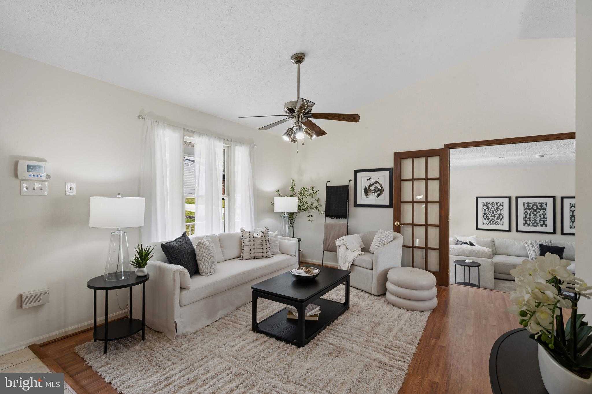 524 Yellow Lily CT photo 6