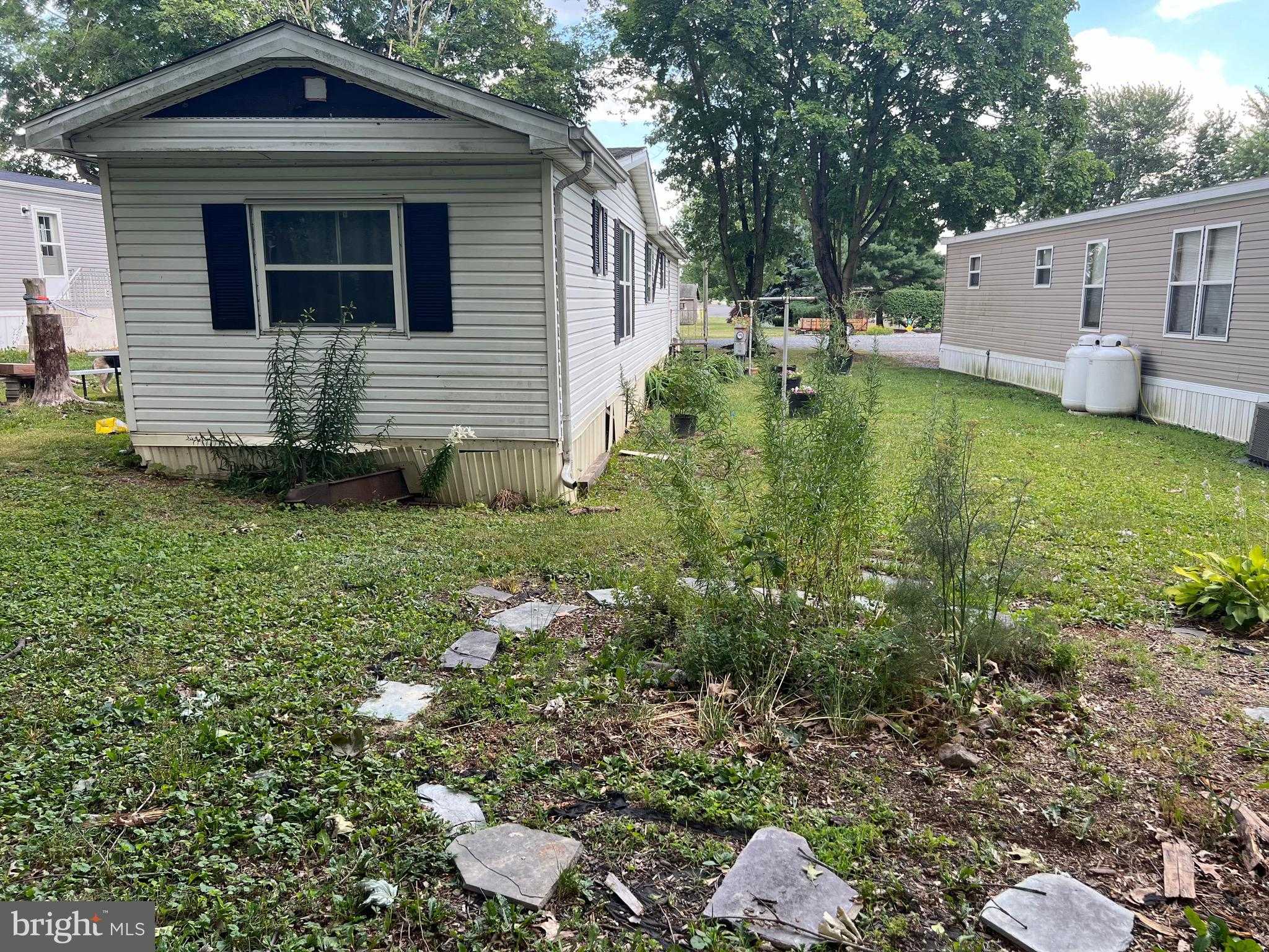 1910 Schubert Rd photo 2