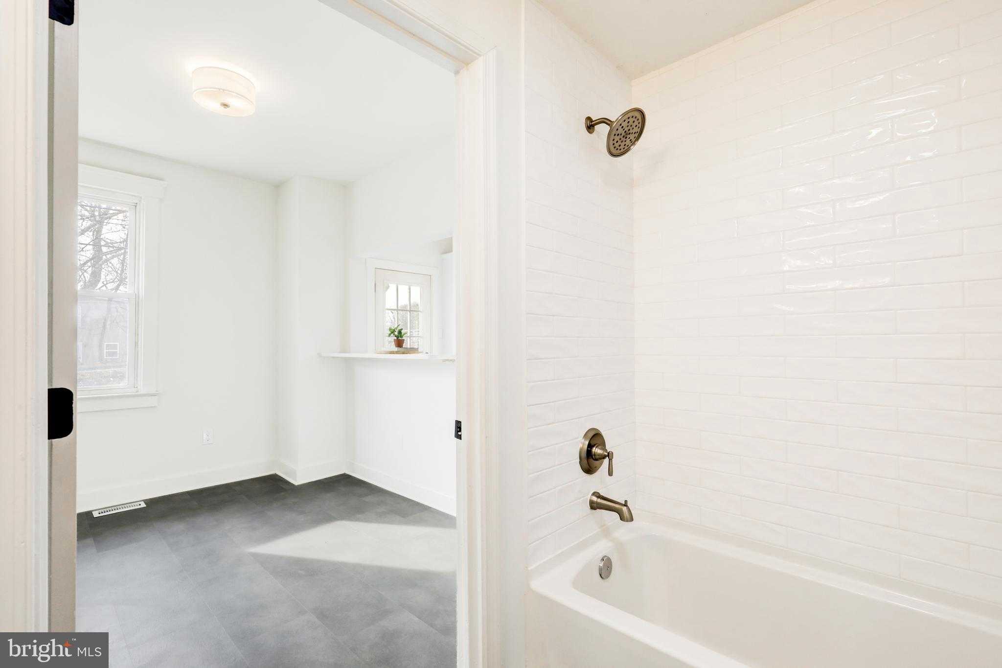 7301 N Radcliffe St photo 20