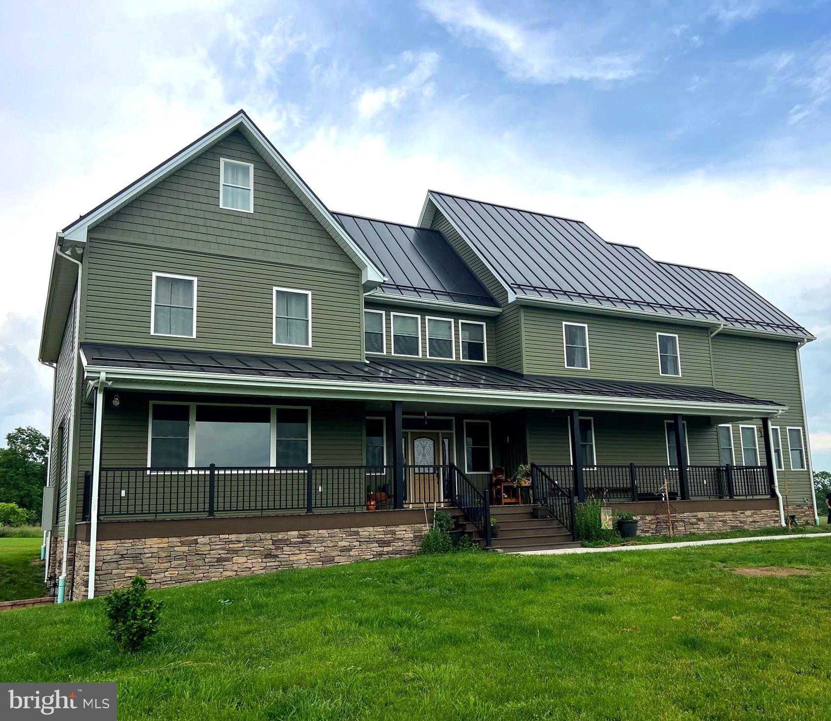 1924 Winding Ln photo 2