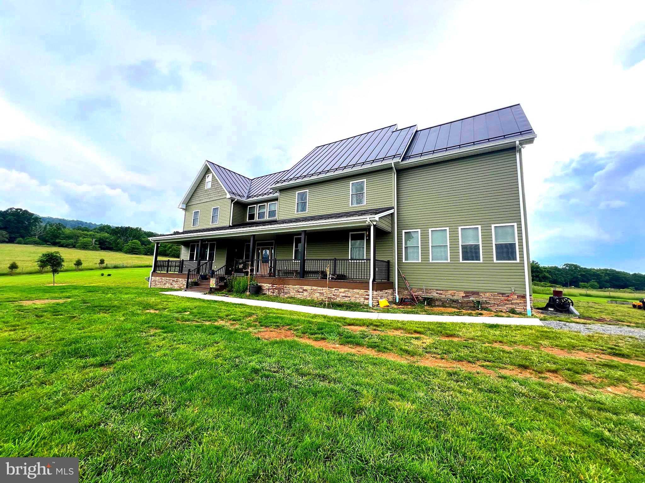 1924 Winding Ln photo 5