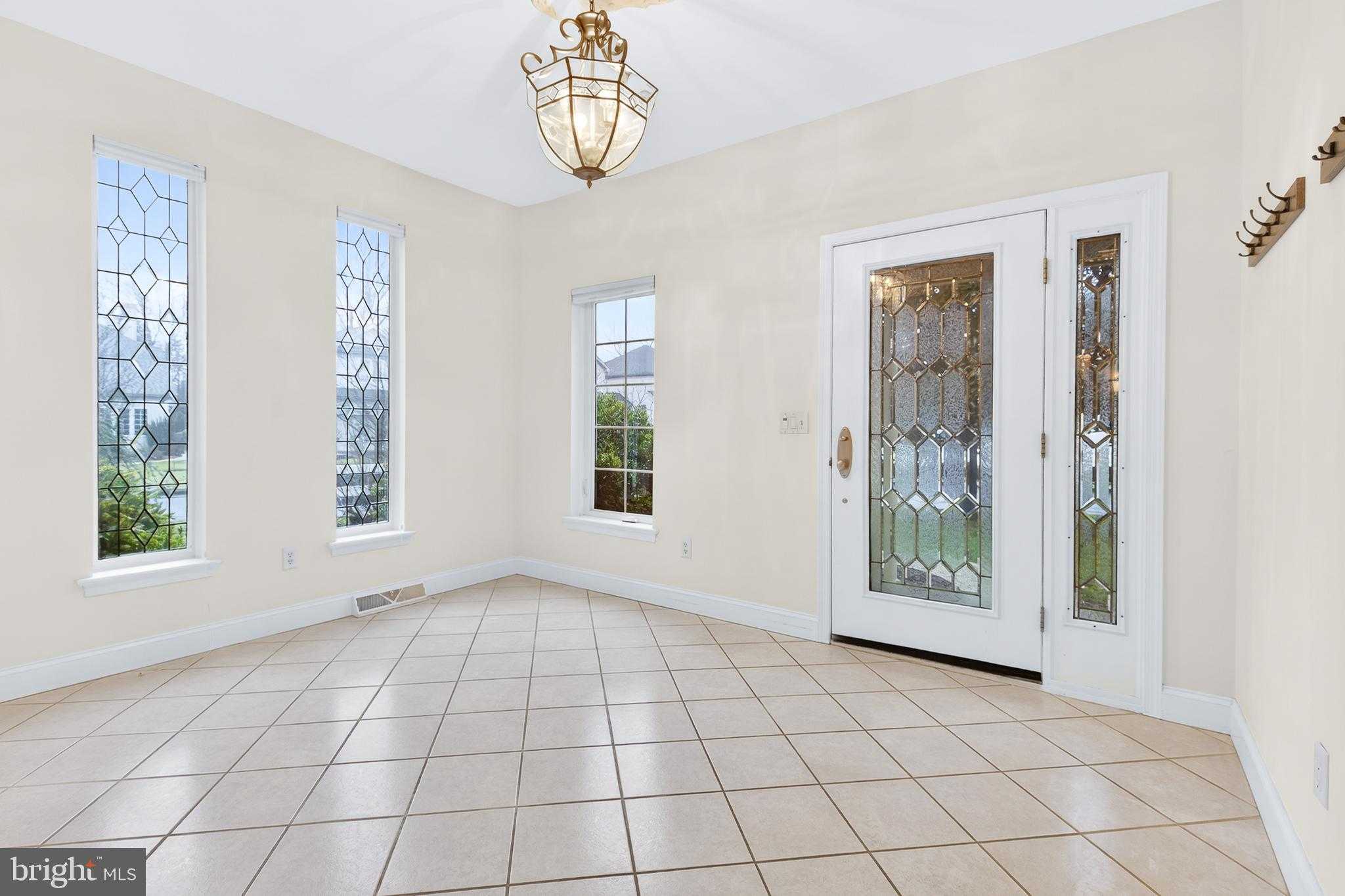 701 Woodfield Dr photo 5