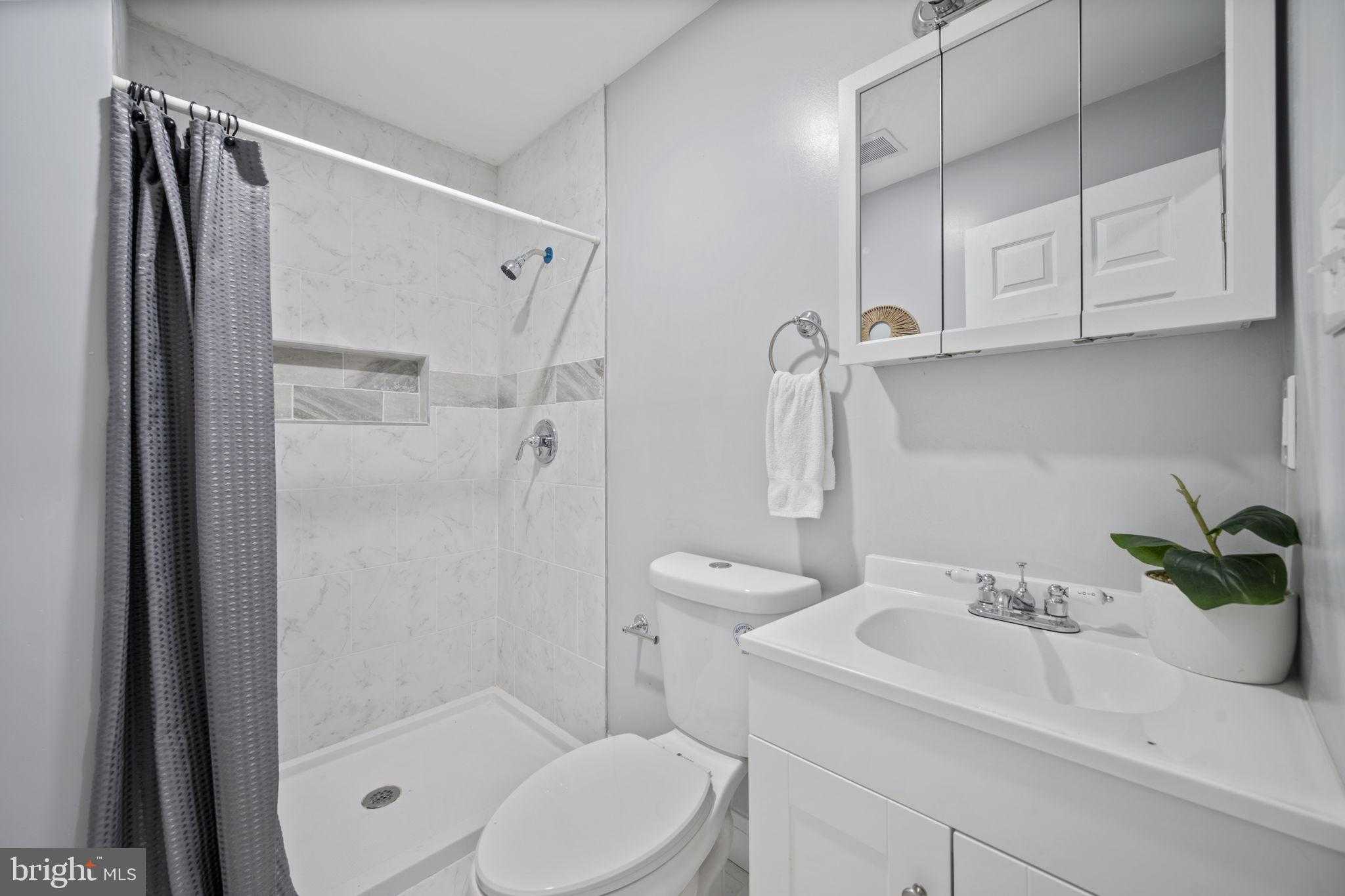 511 Riverside Dr photo 21