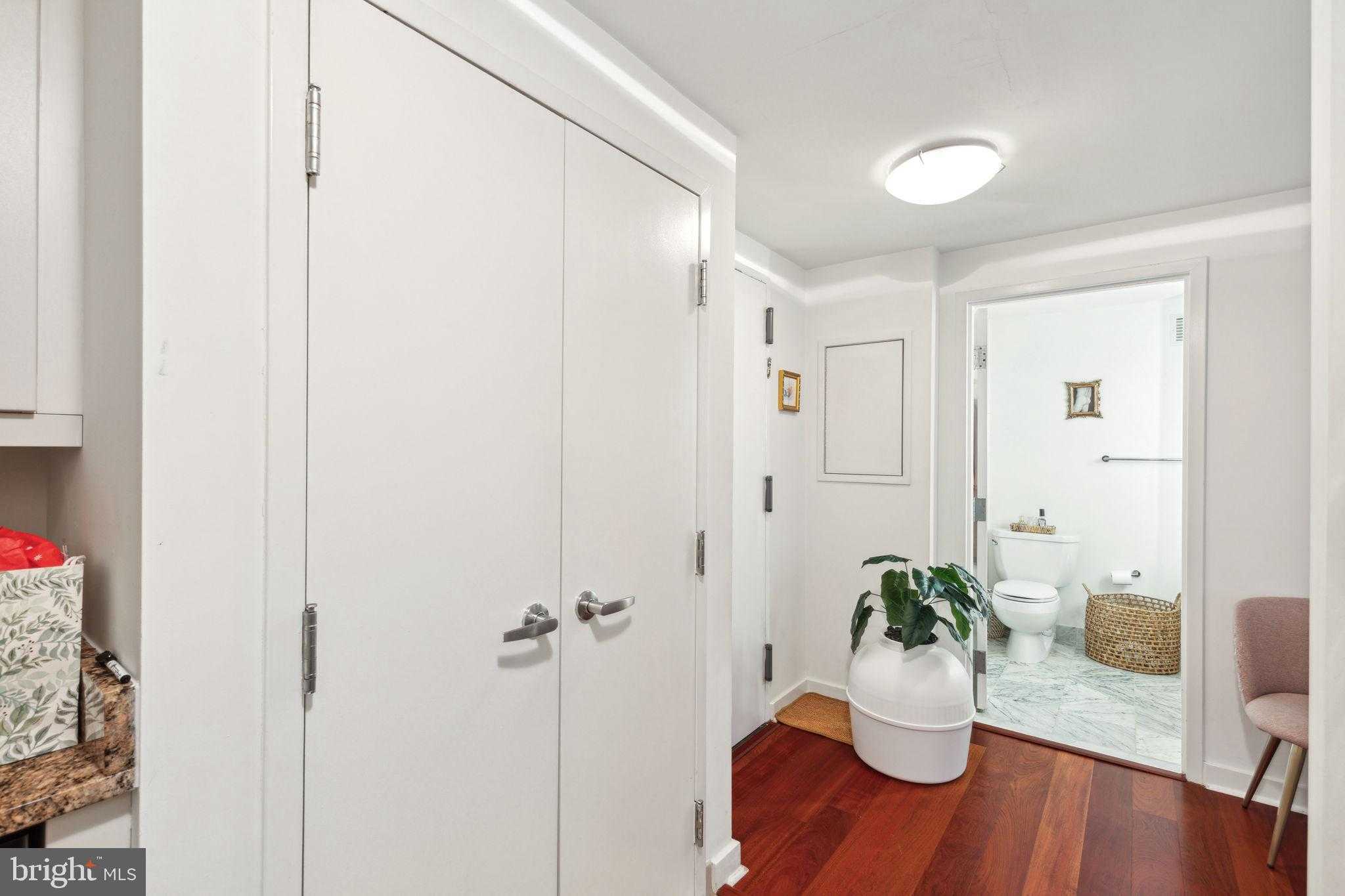 219 S 18th St # 704 photo 12