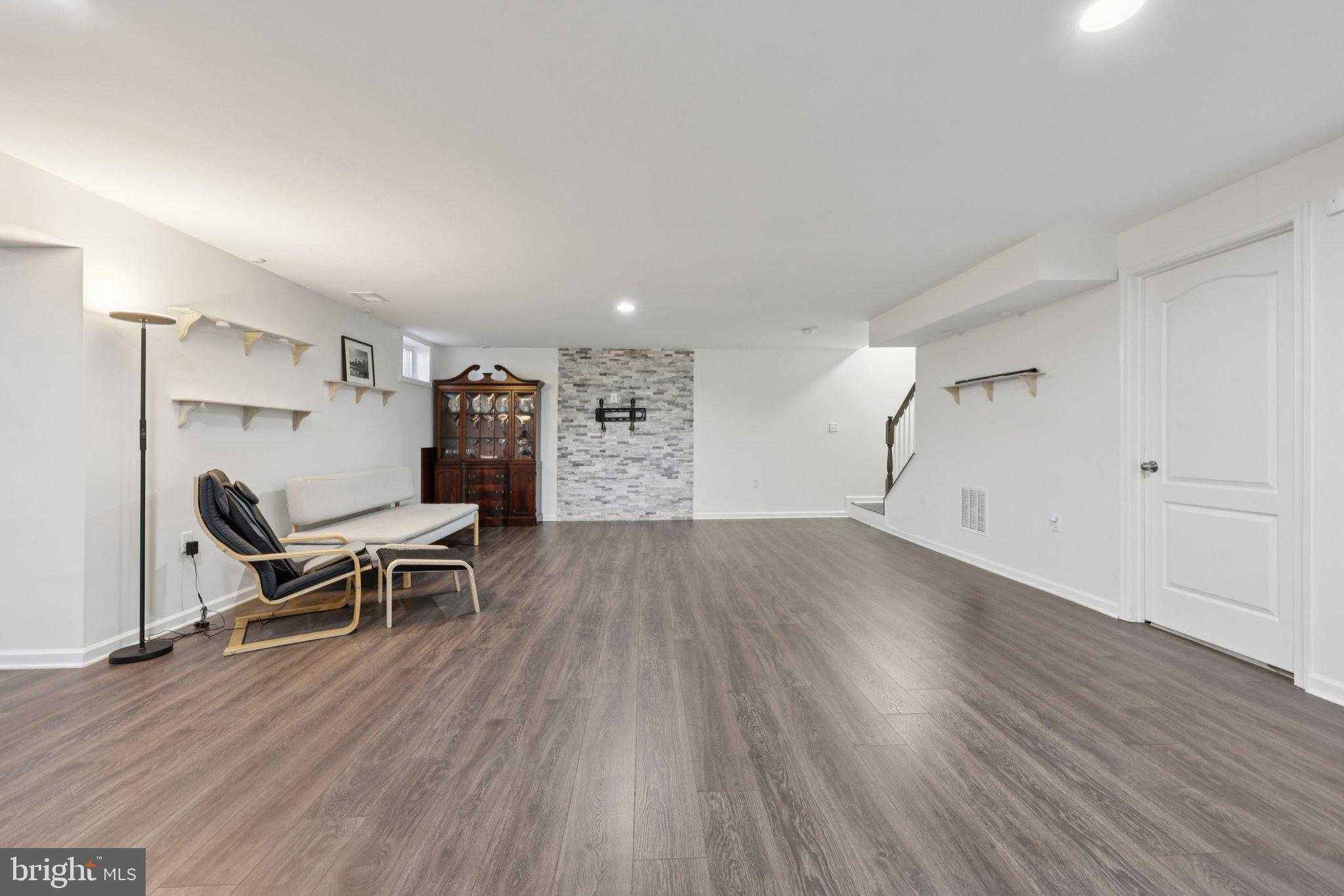 101 Sovereign CT photo 35