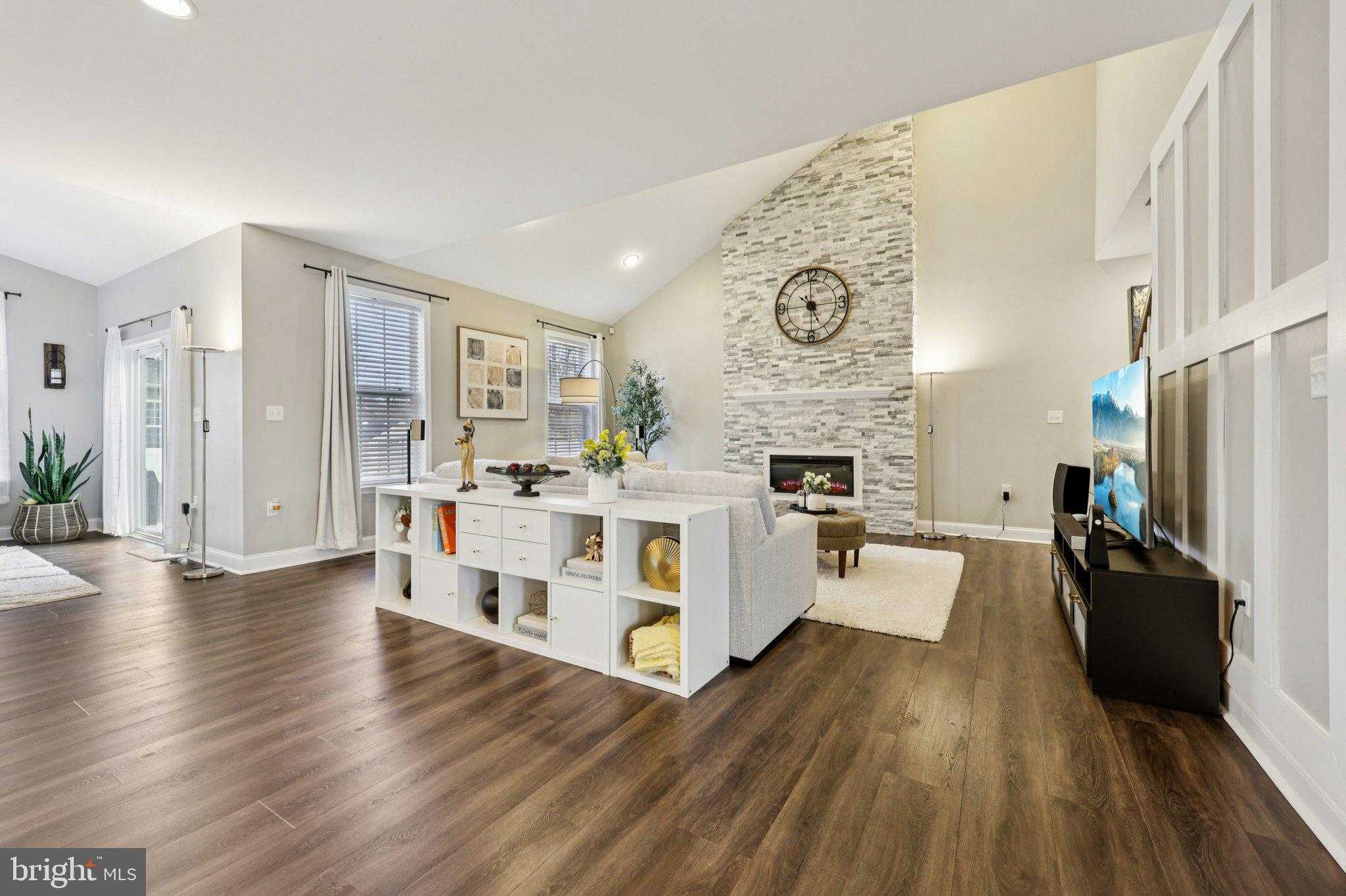 101 Sovereign CT photo 4