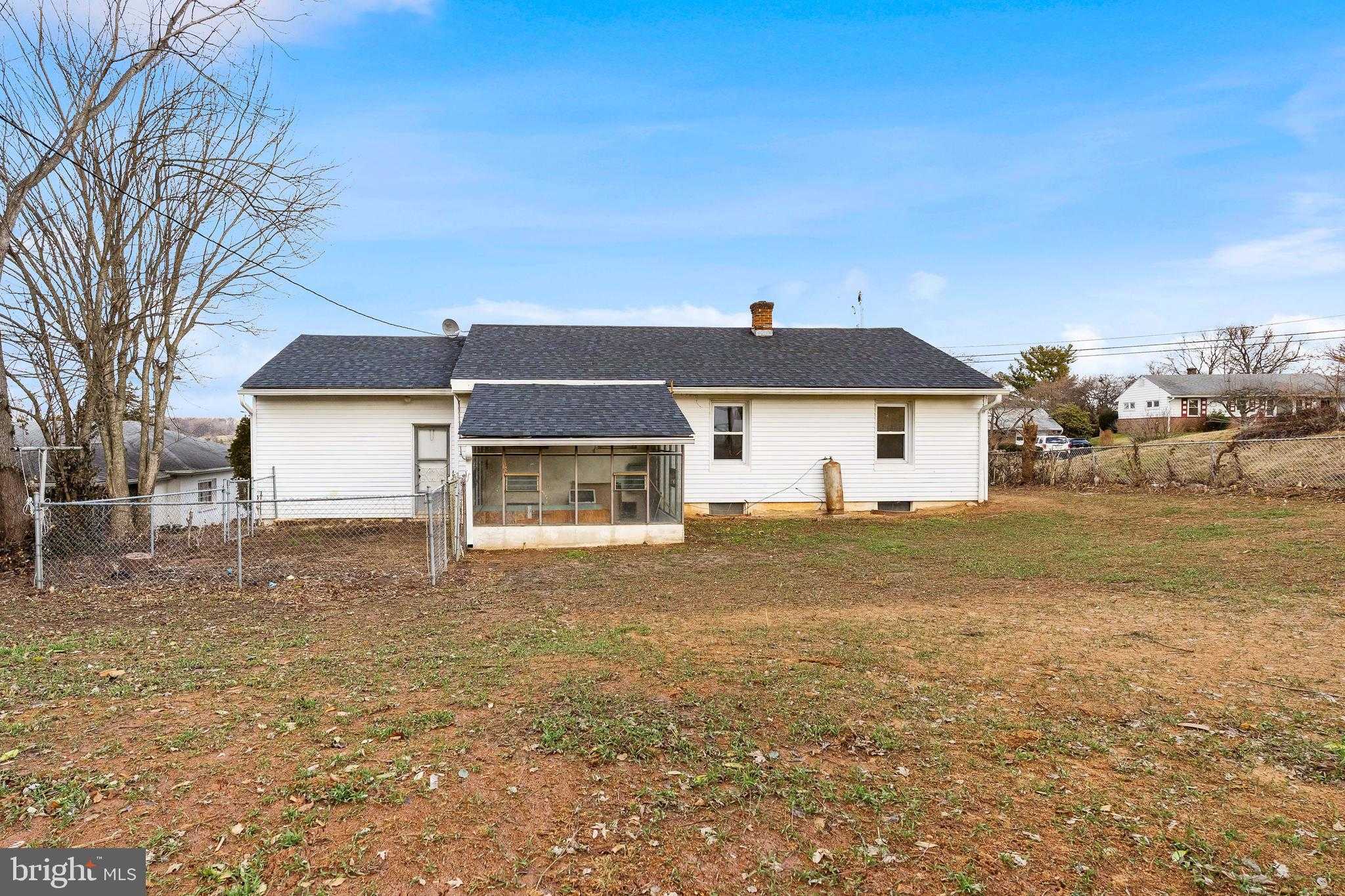 404 Pearl St photo 4