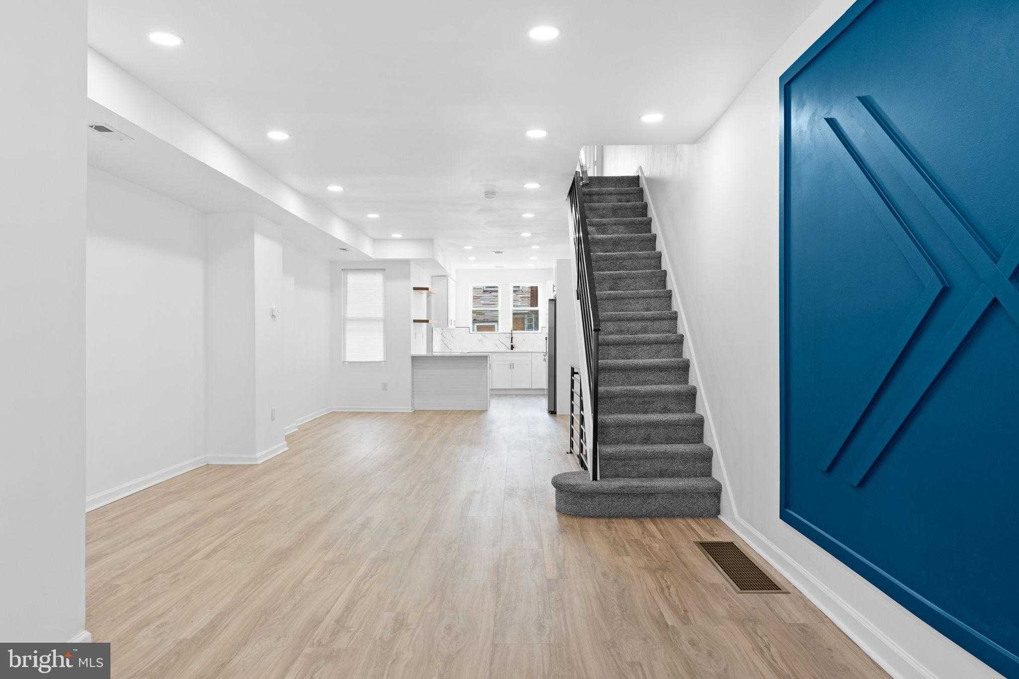 3932 N Smedley St photo 2