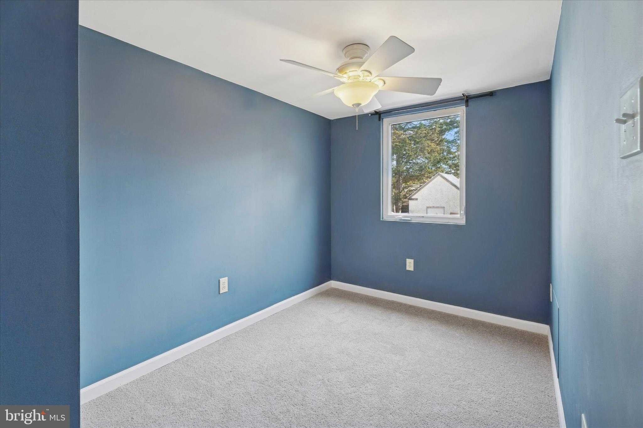 453 Parker Ave photo 22