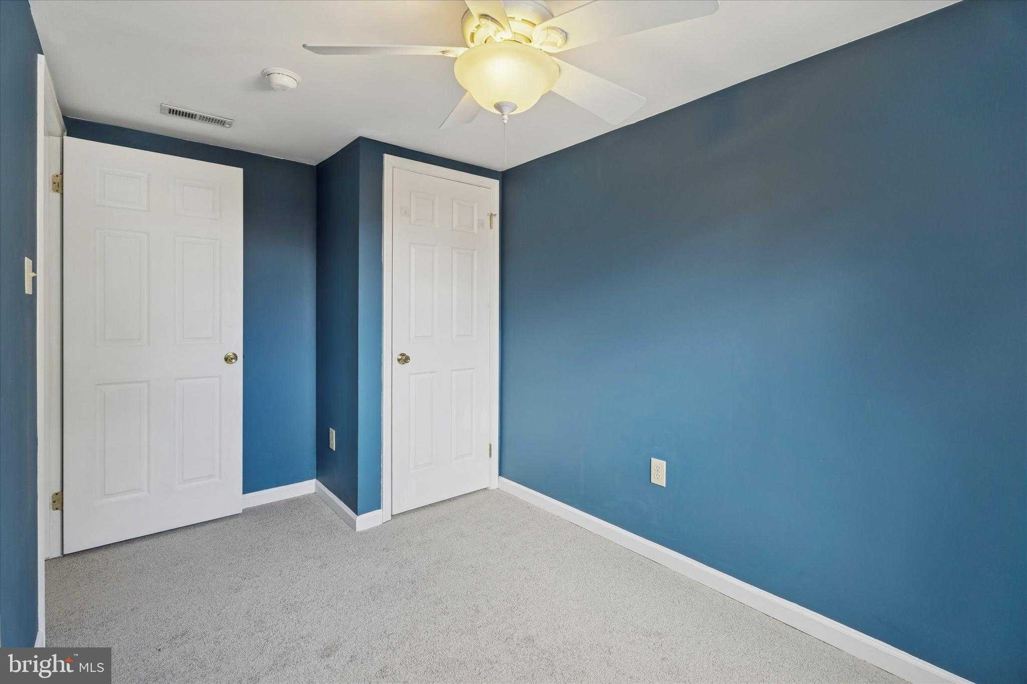 453 Parker Ave photo 23