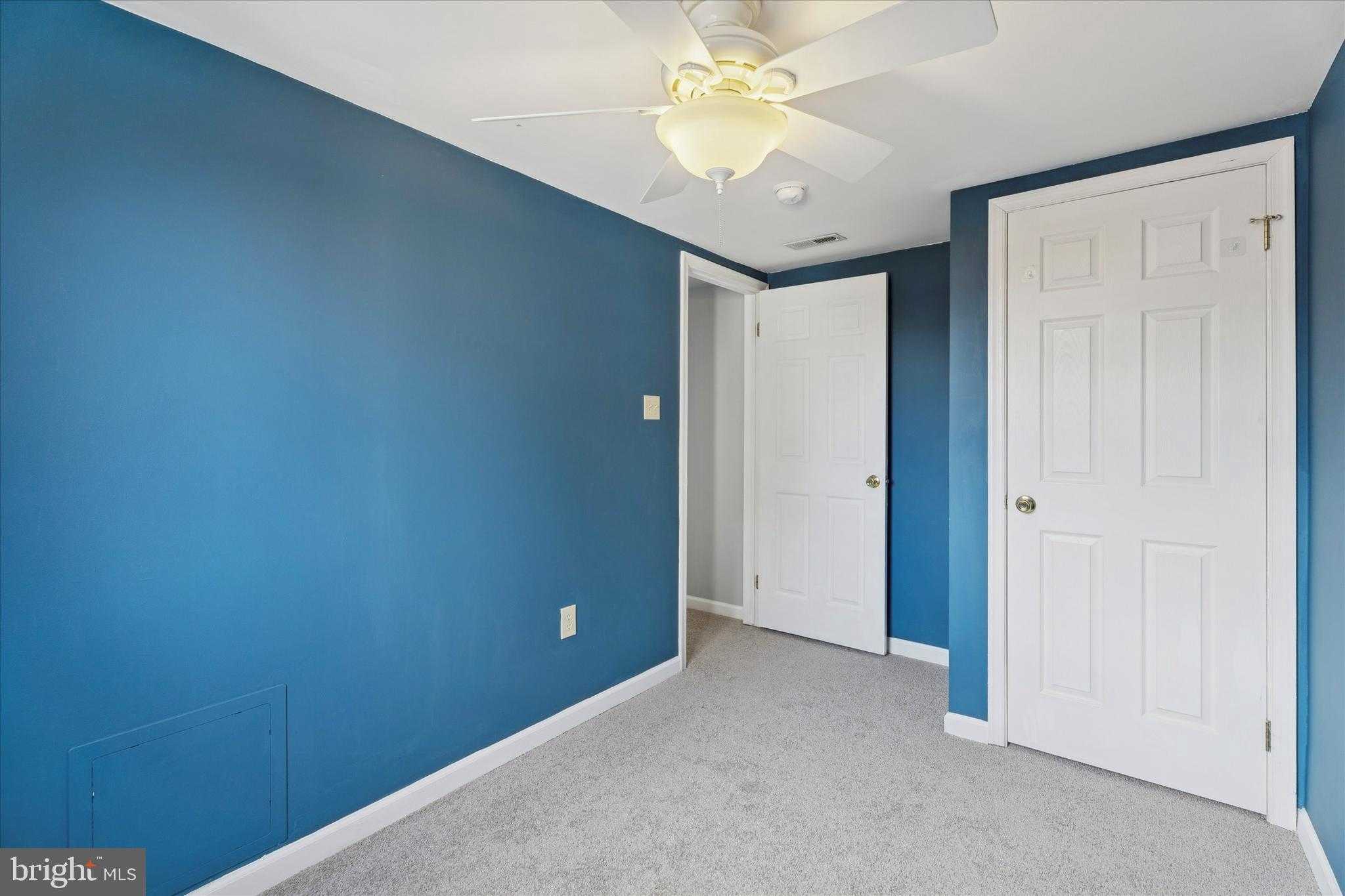 453 Parker Ave photo 24