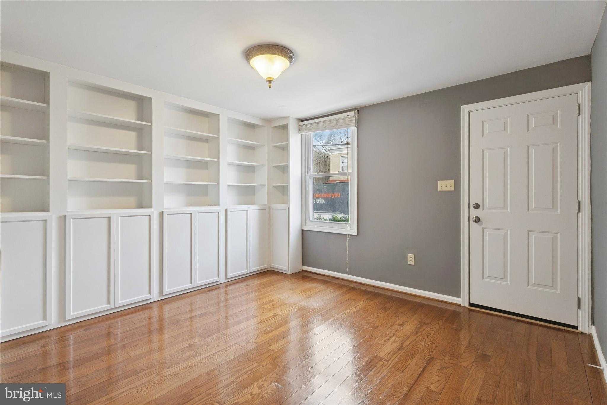 453 Parker Ave photo 5