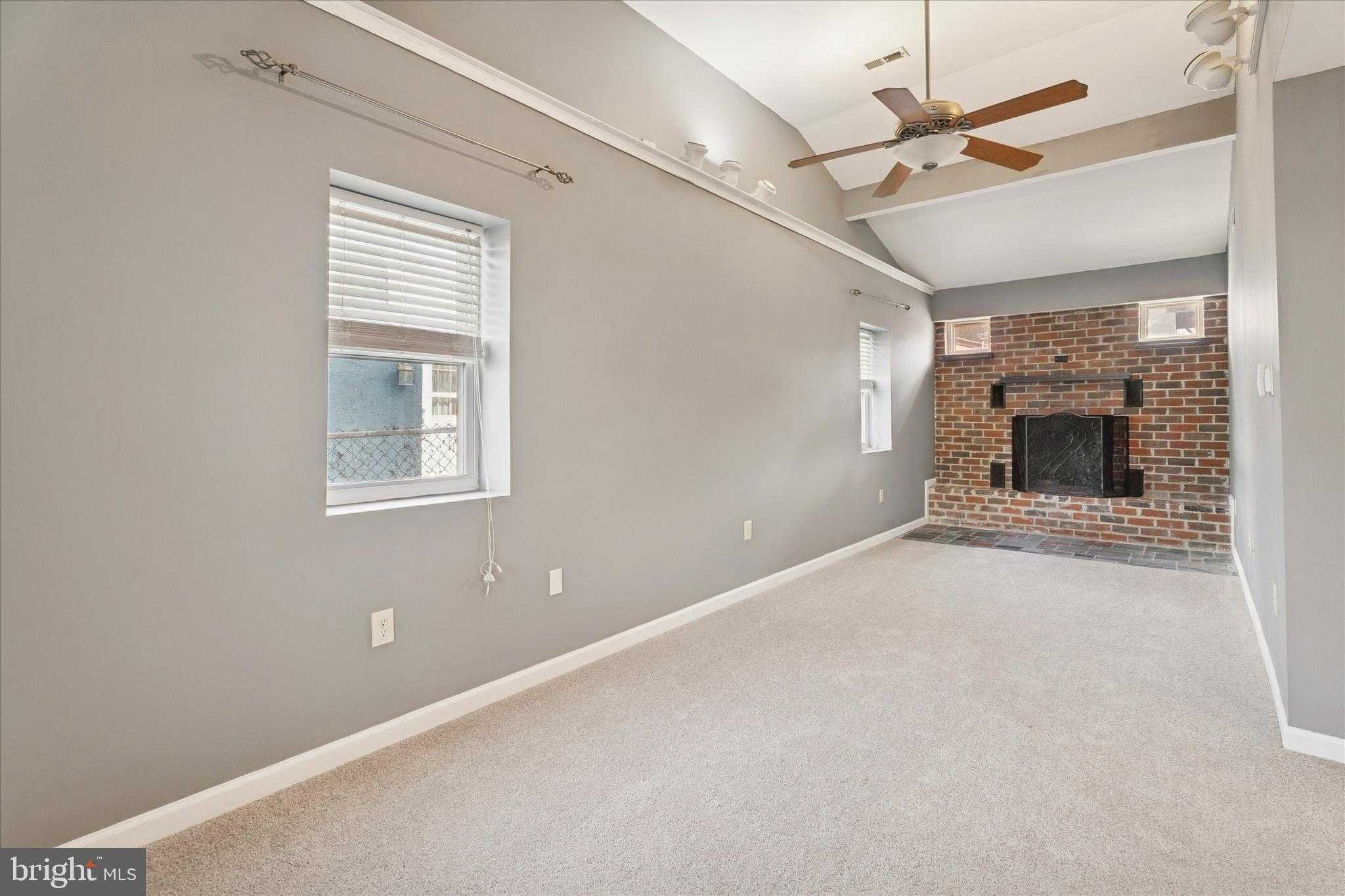 453 Parker Ave photo 7