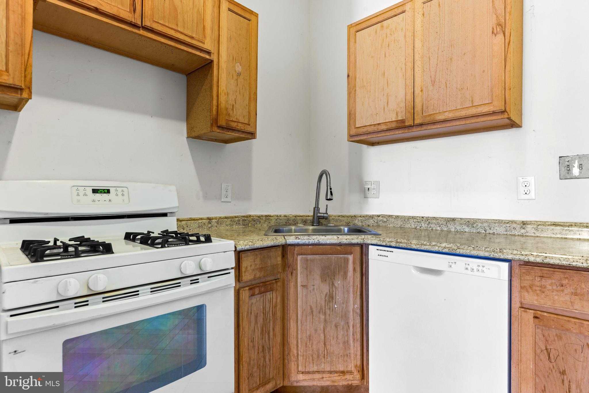 2546 W Baltimore St photo 13