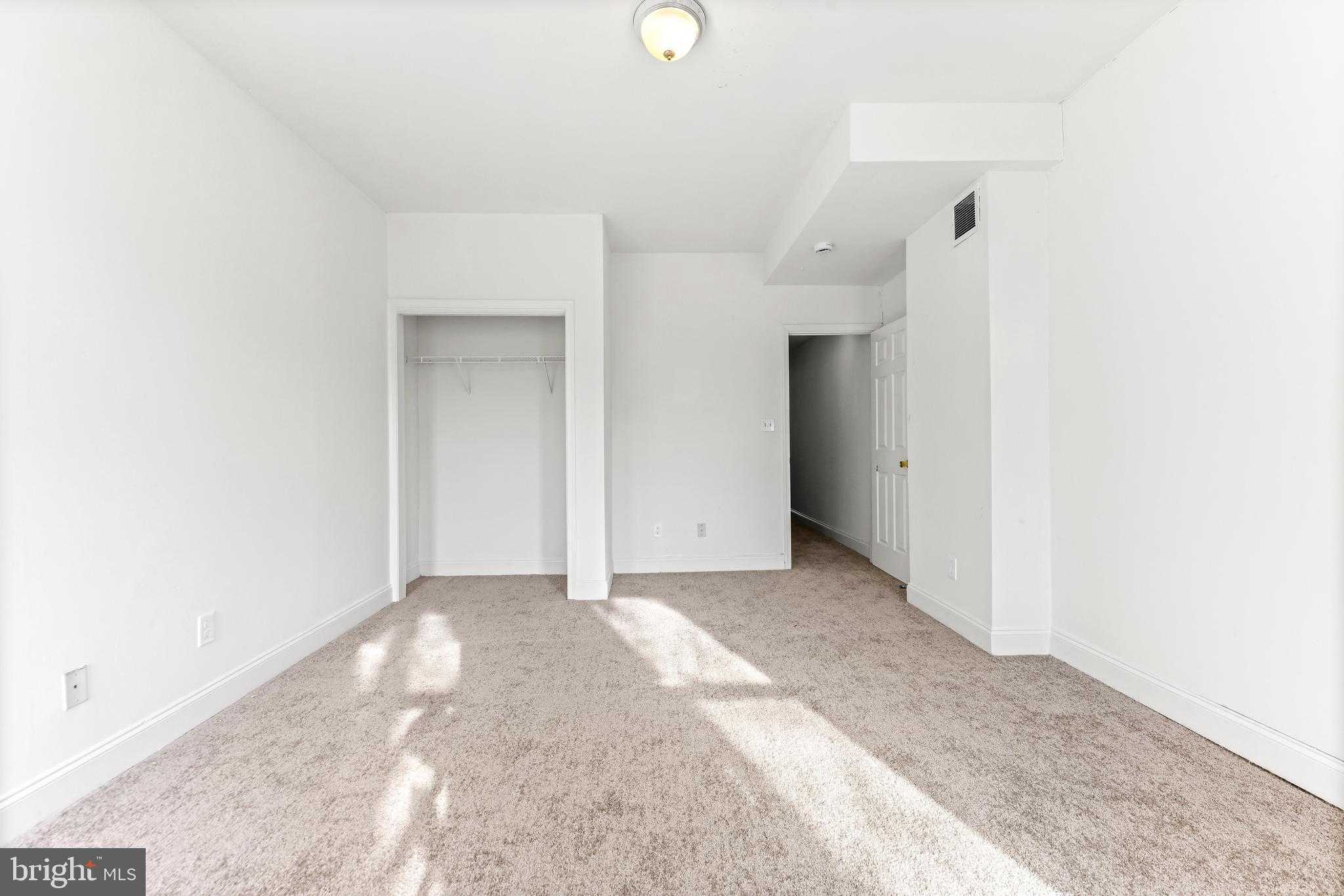 2546 W Baltimore St photo 16