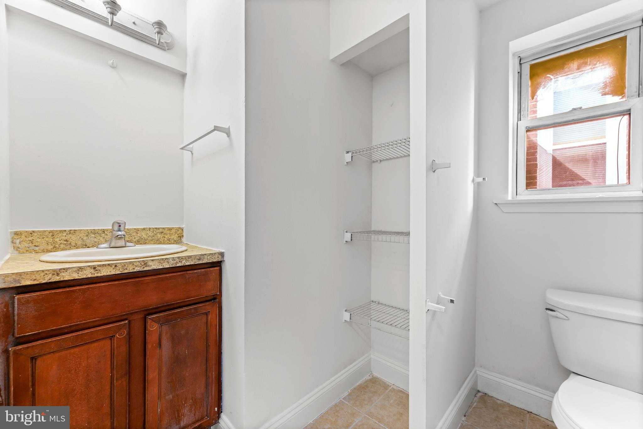 2546 W Baltimore St photo 22