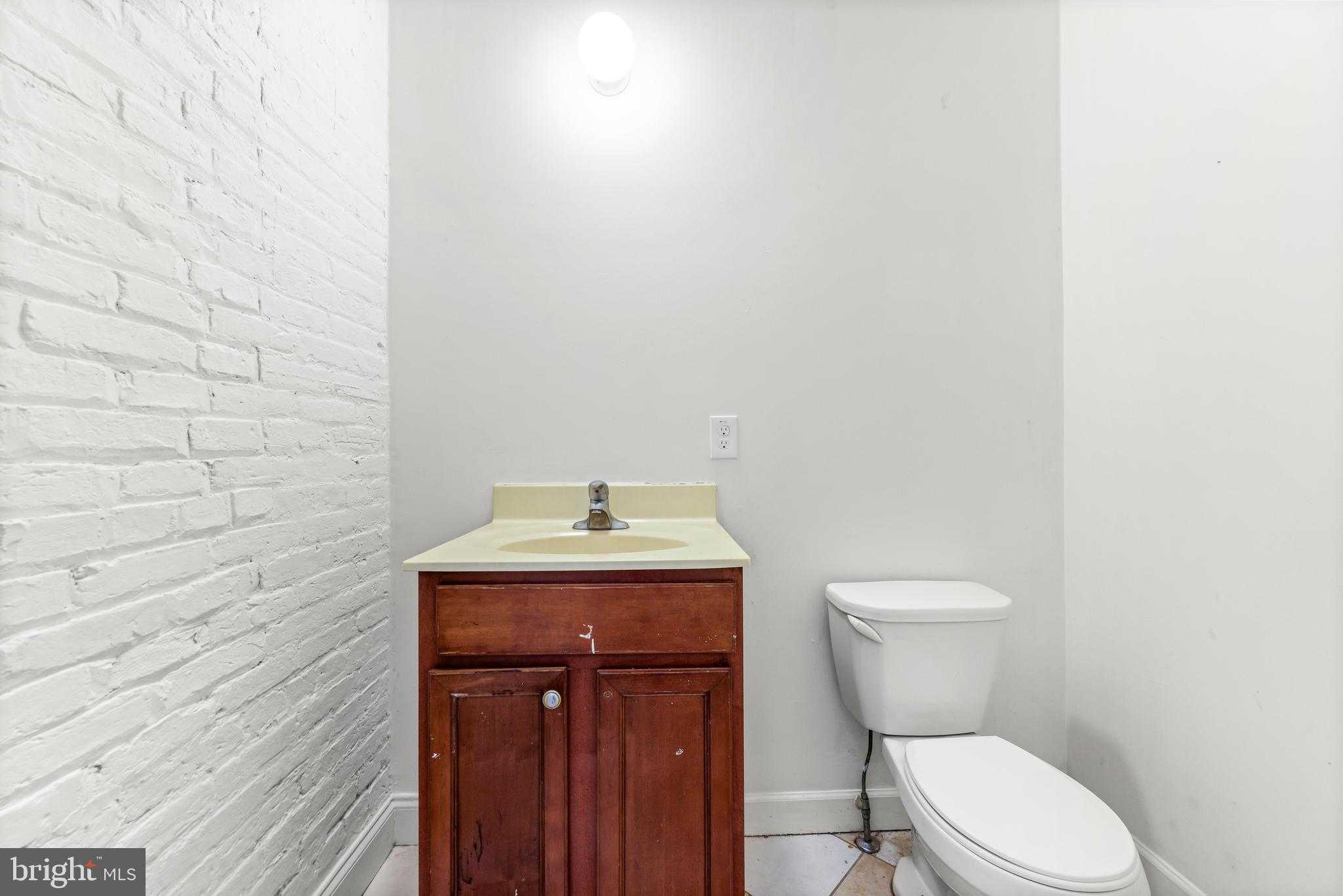 2546 W Baltimore St photo 23