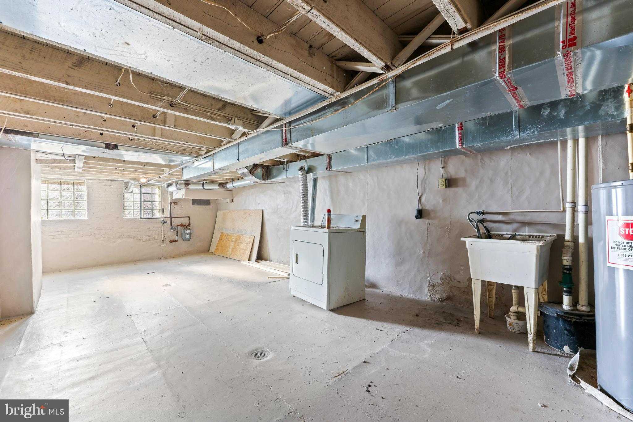 2546 W Baltimore St photo 25