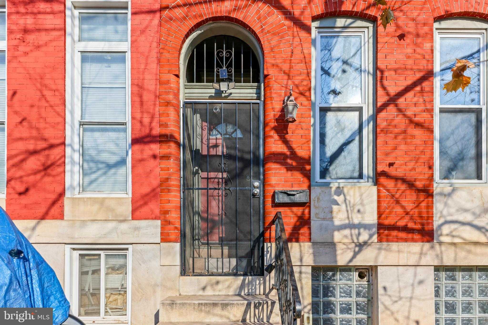 2546 W Baltimore St photo 3