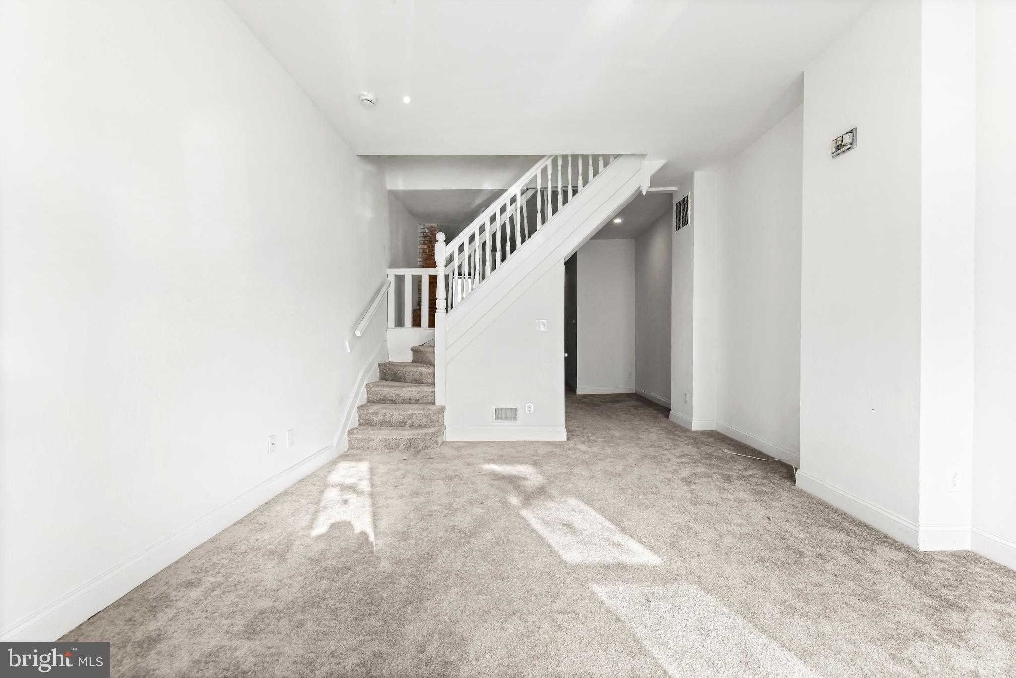 2546 W Baltimore St photo 5