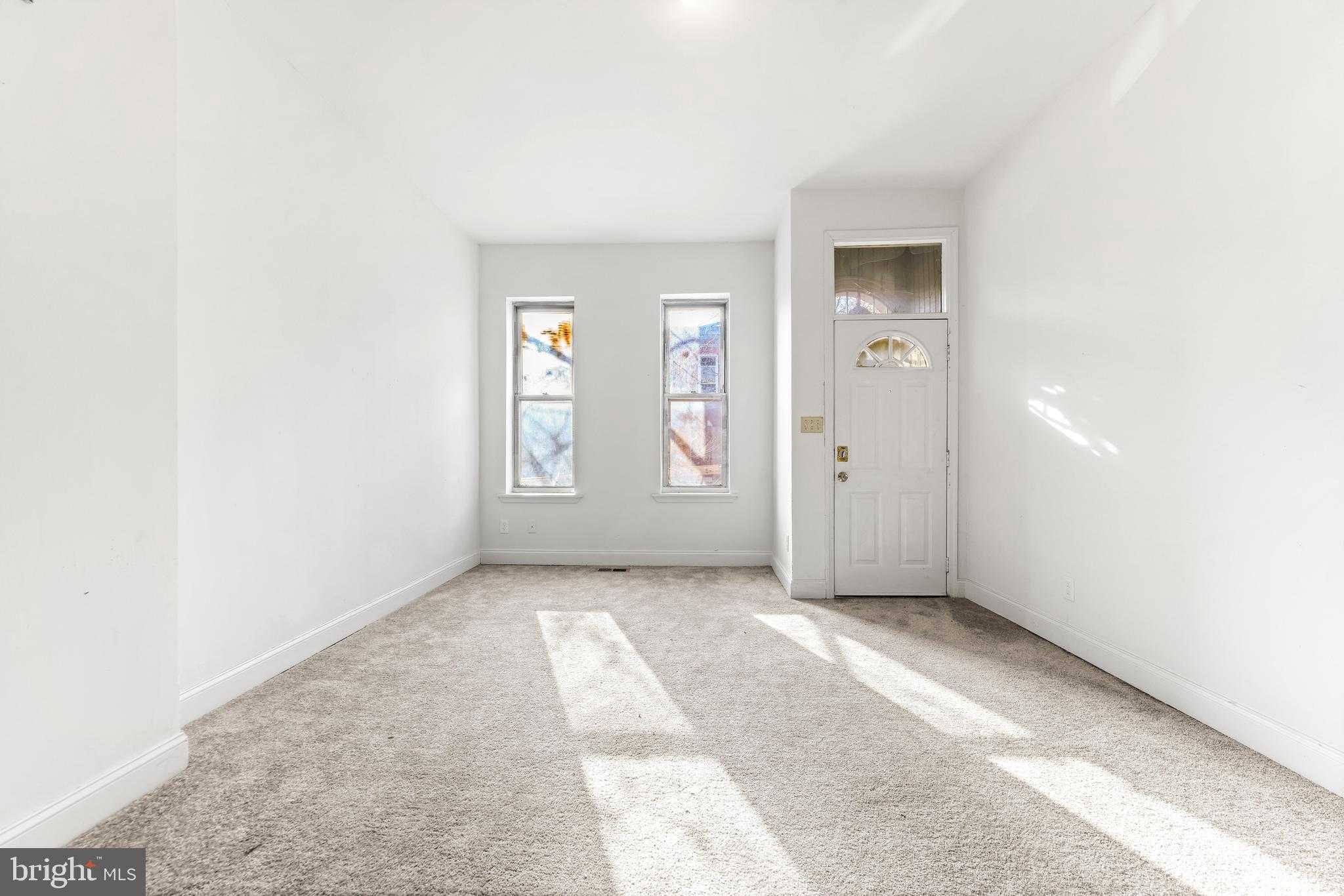 2546 W Baltimore St photo 7