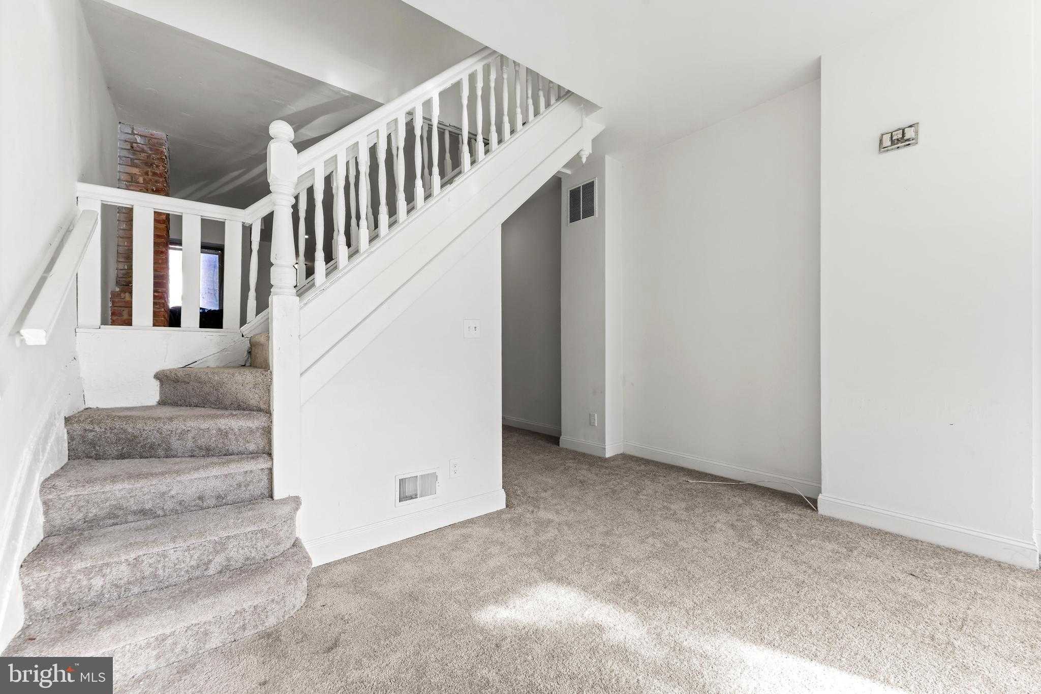 2546 W Baltimore St photo 8