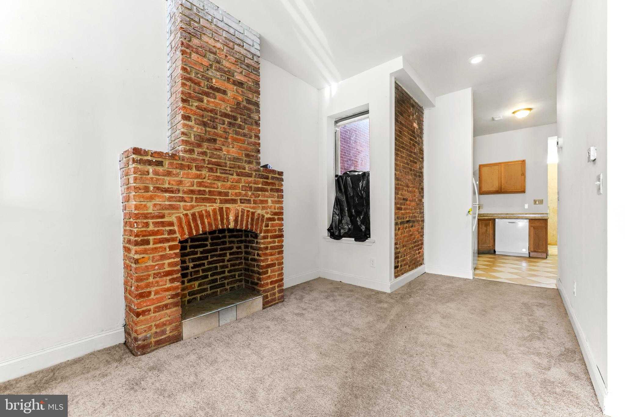 2546 W Baltimore St photo 9