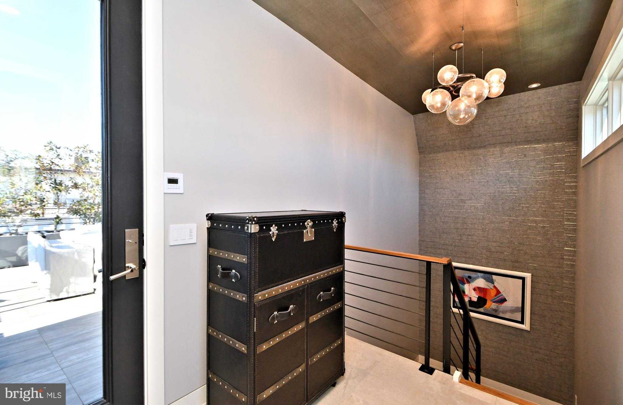 624 N Bodine St photo 99