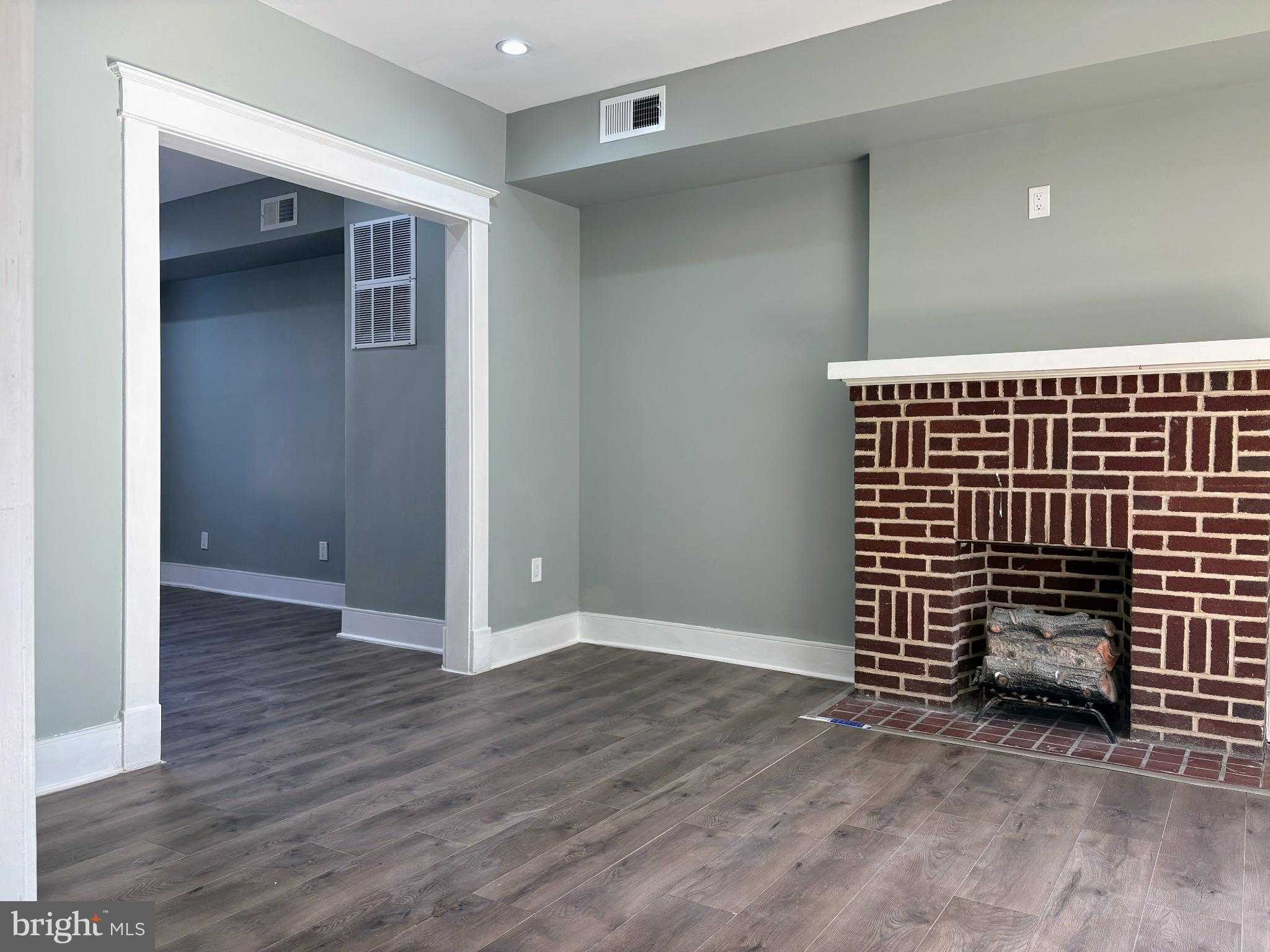 806 E 35th St photo 2