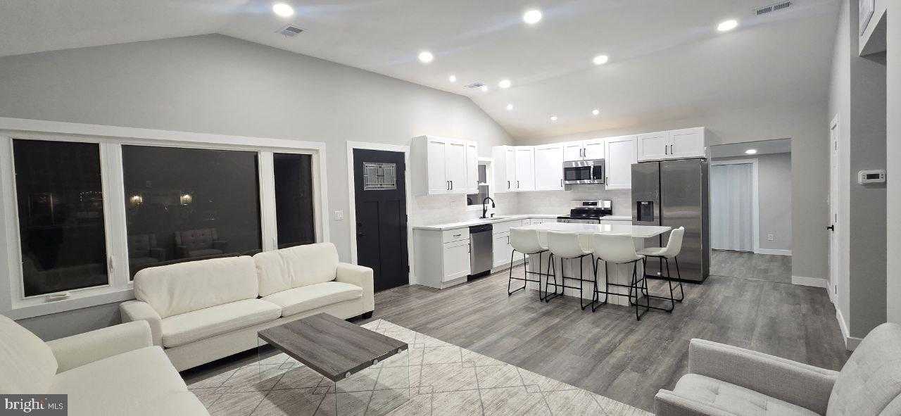 702 Beaumont Rd photo 8