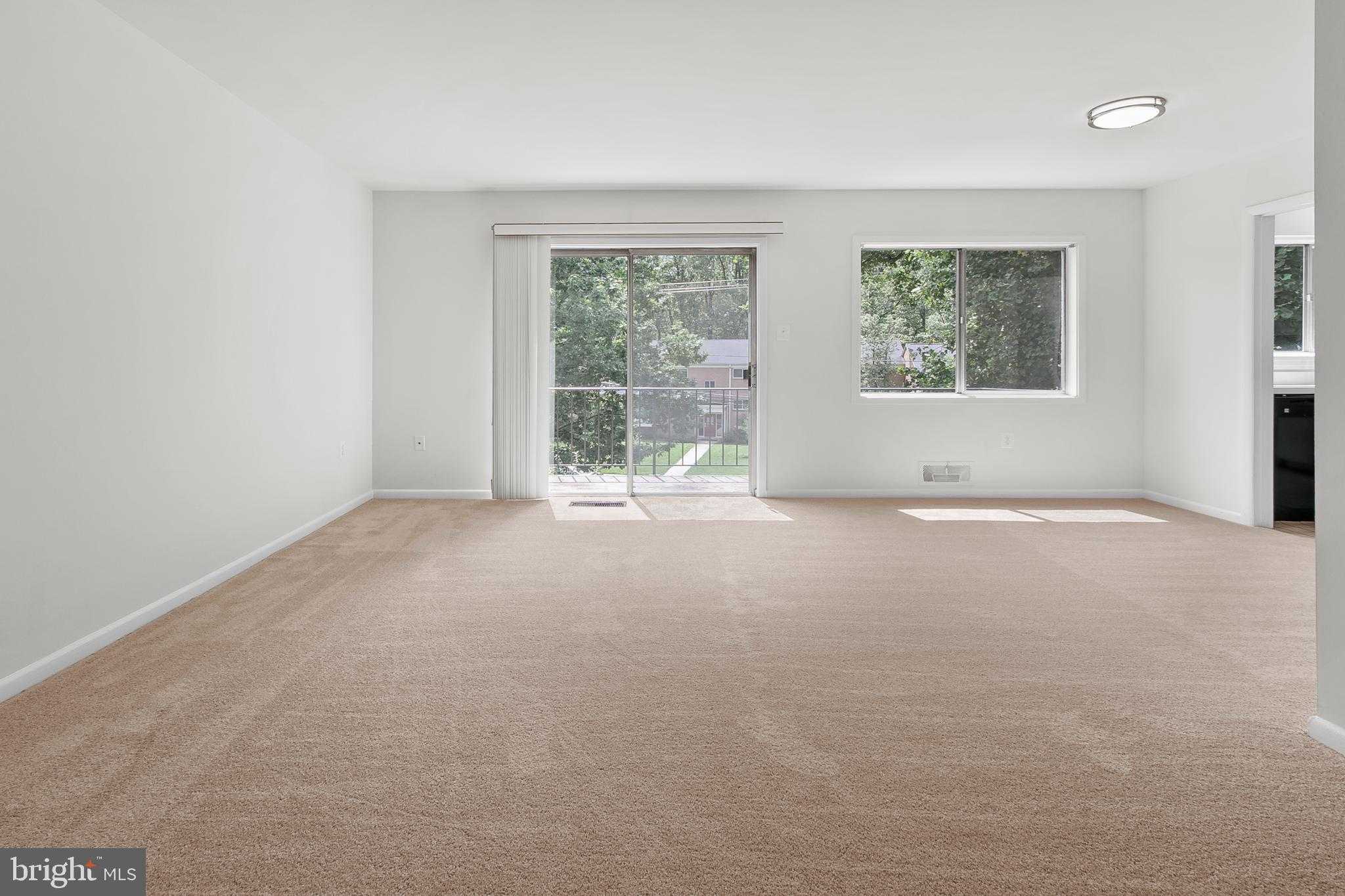 10626 Weymouth St photo 16