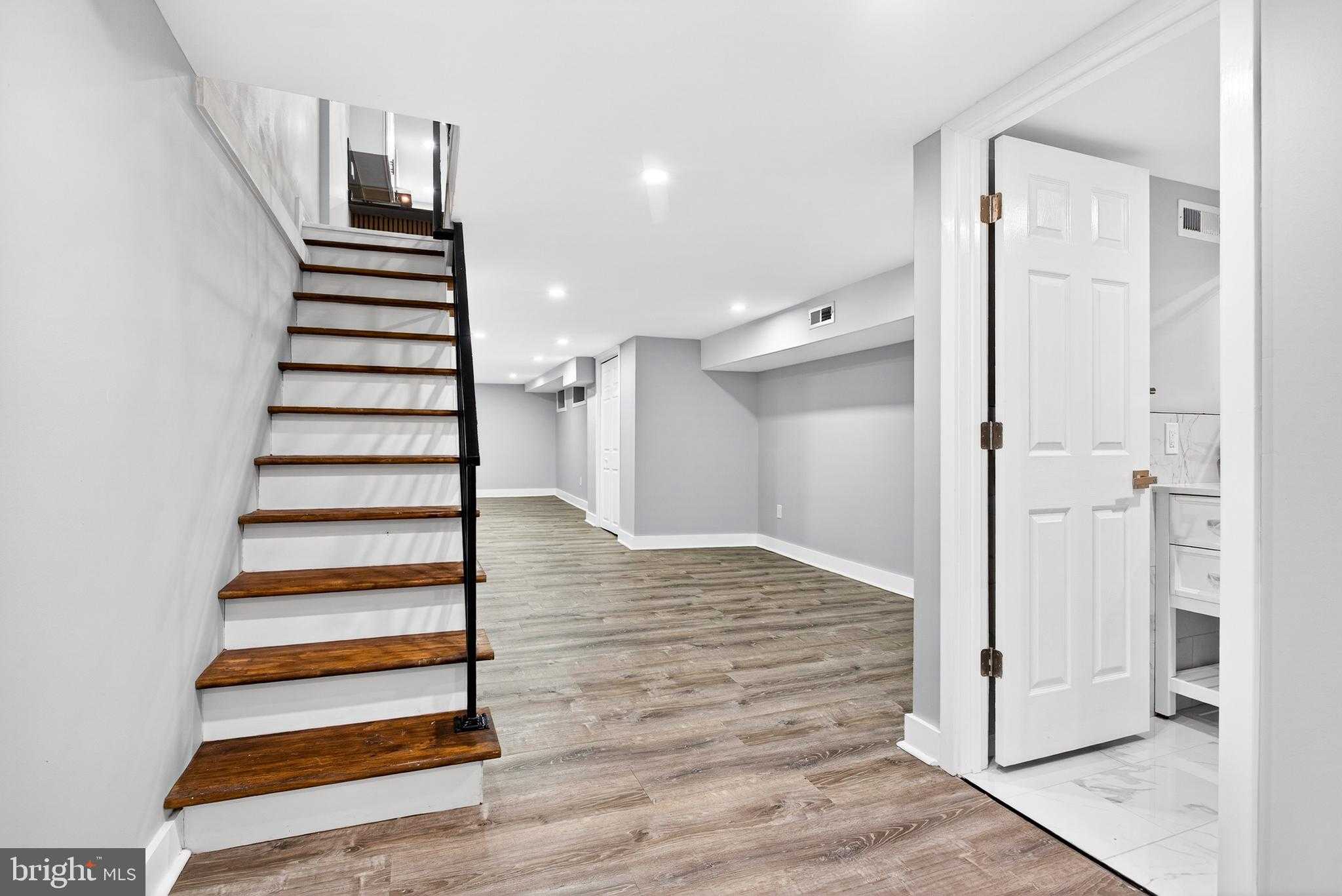 829 E Westmoreland St photo 22