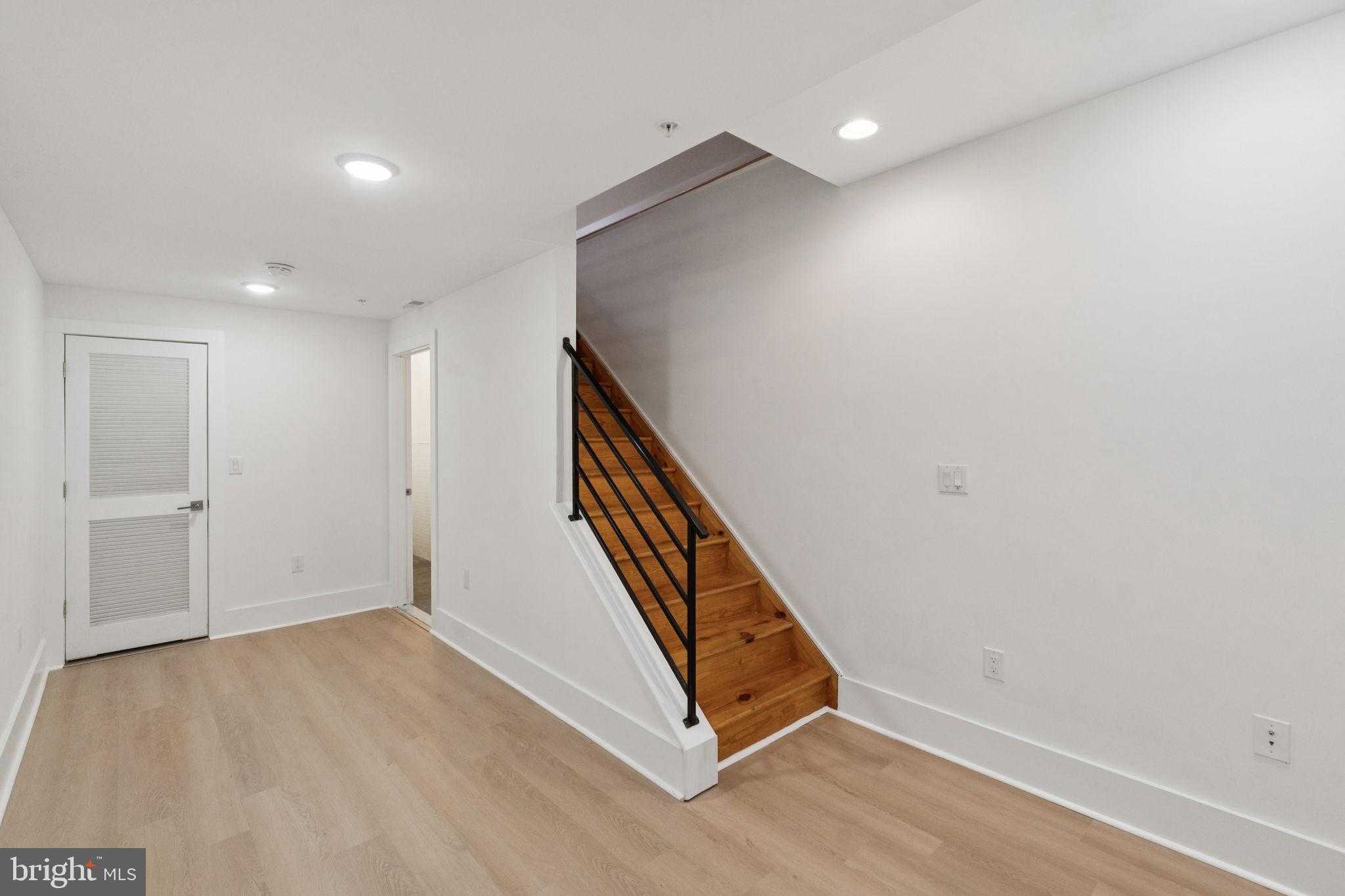 1825 Gerritt St photo 33