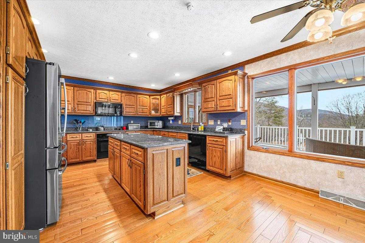 887 Weires Ave photo 33