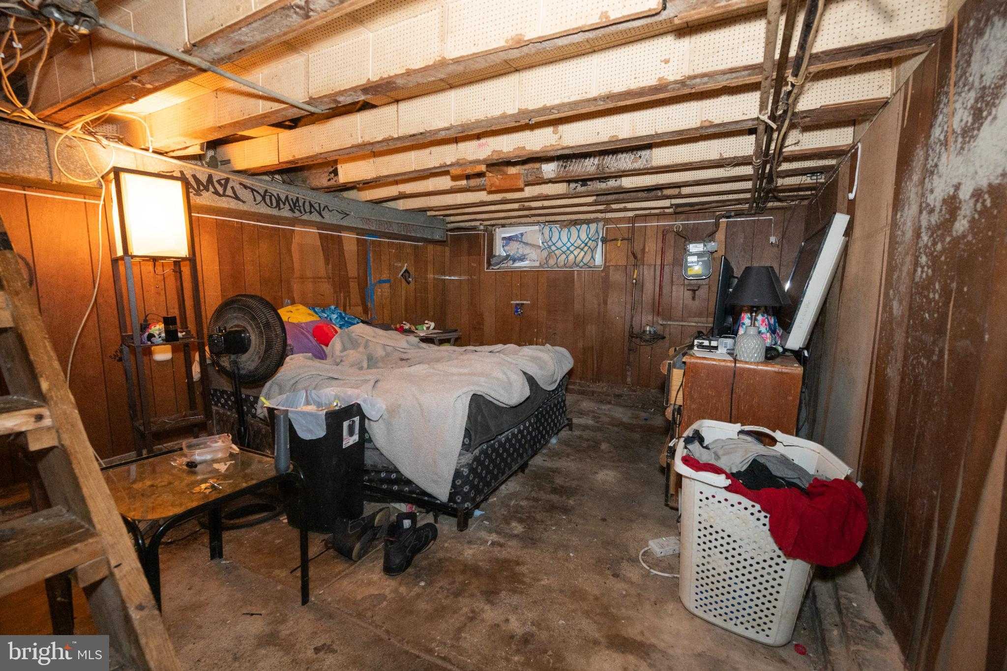 1208 Sargeant St photo 17