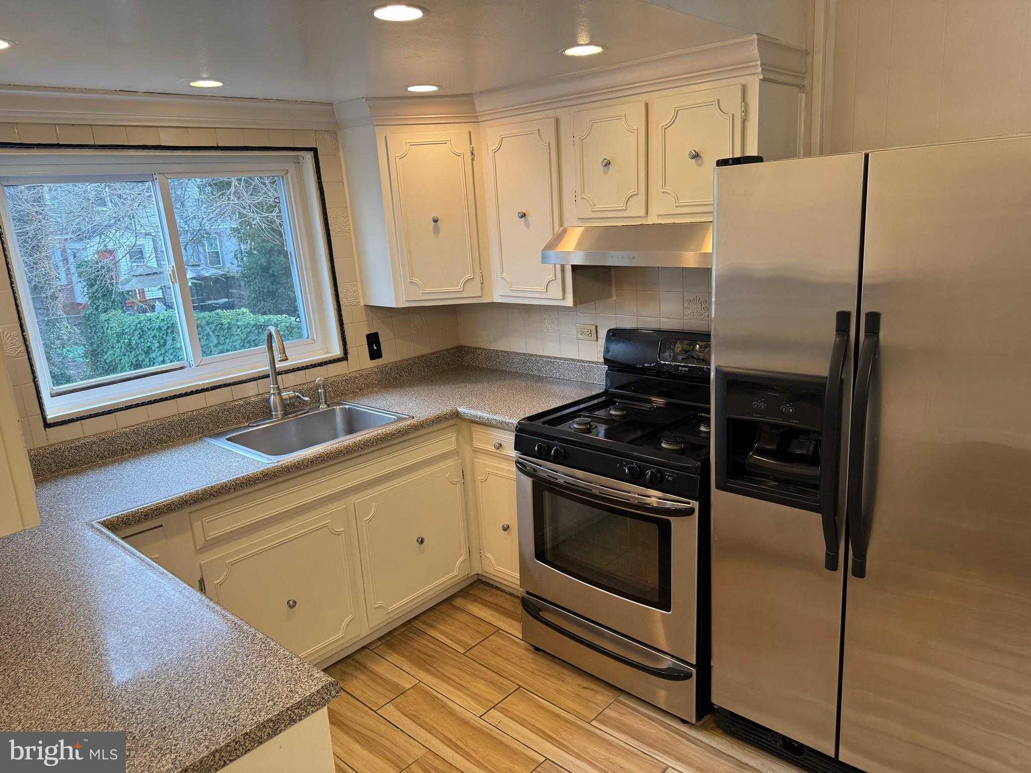 417 Laurel Rd photo 6