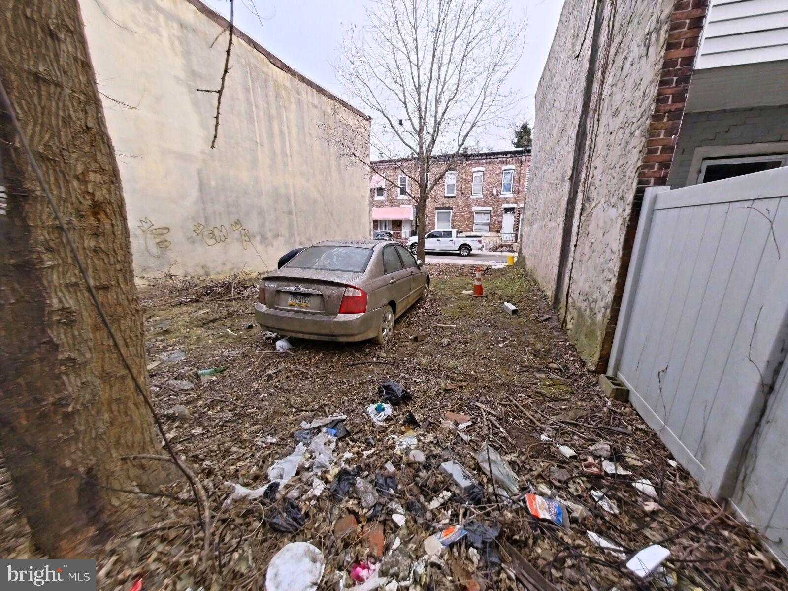 2634 N Corlies St photo 3