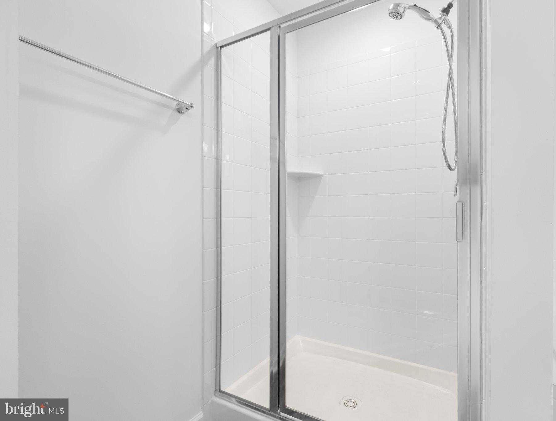 20 Colonial Ave photo 18