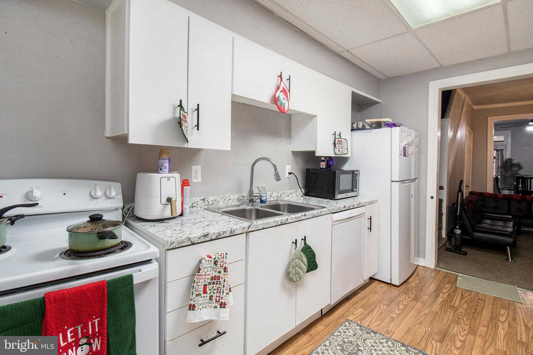 1034 Guilford St photo 11